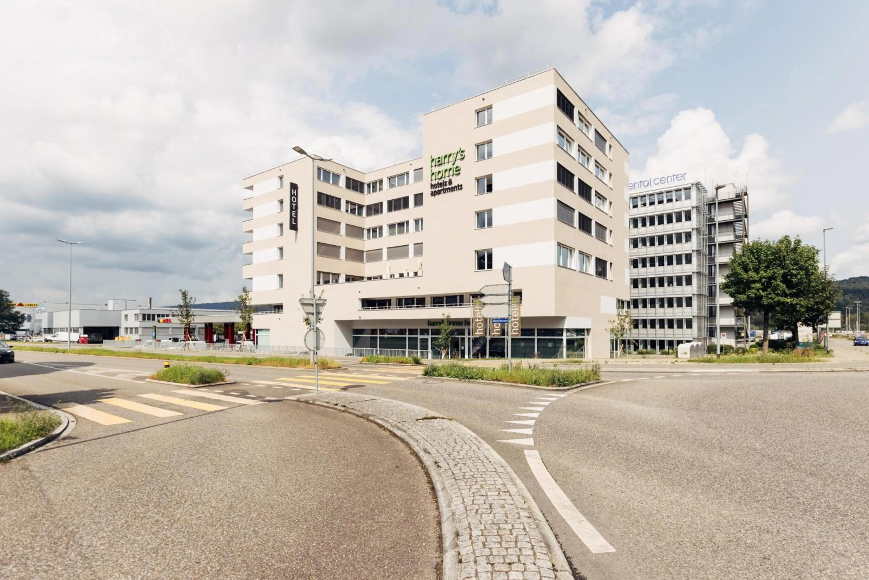 Property building in harry's home Zürich-Limmattal