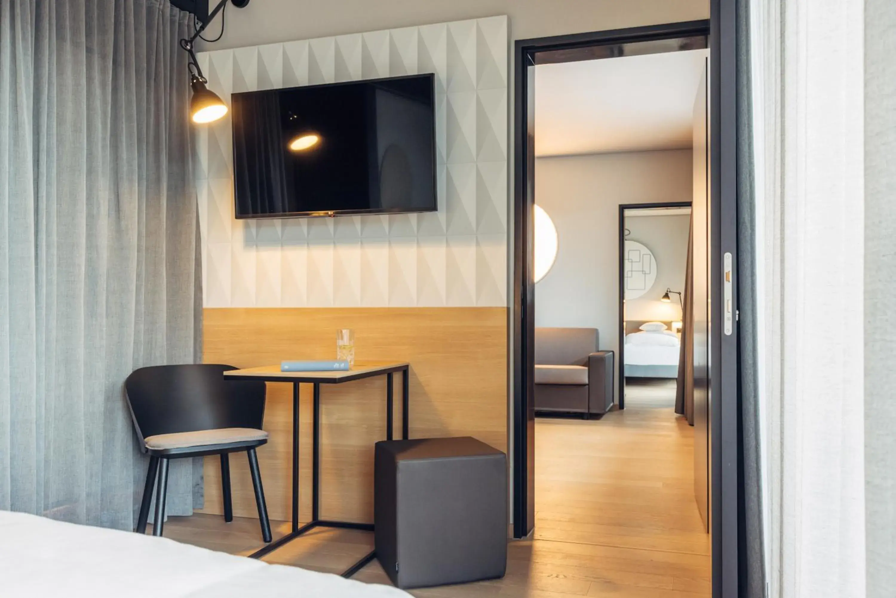 TV and multimedia, Bed in harry's home Zürich-Limmattal TV and multimedia, Bed in harry's home Zürich-Limmattal