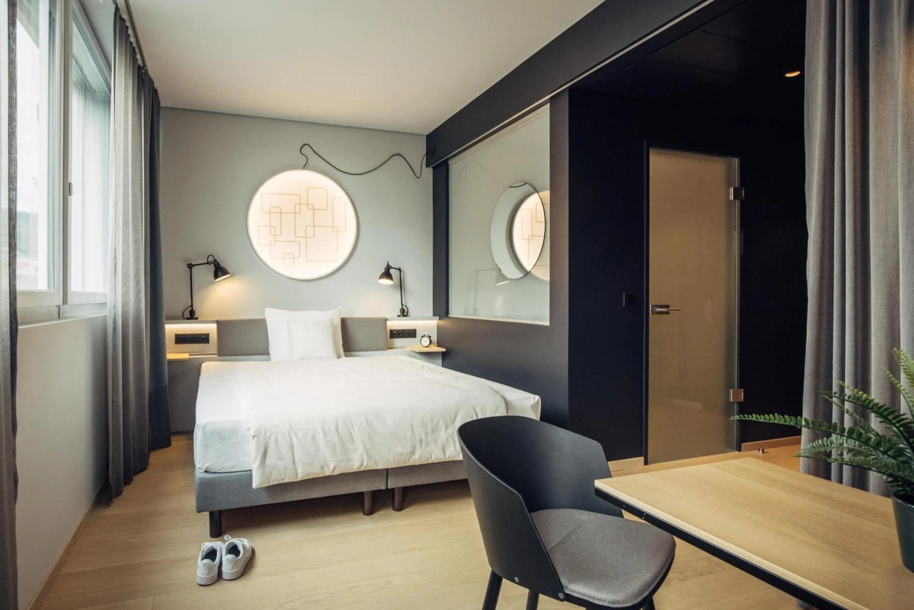 Photo of the whole room, Bed in harry's home Zürich-Limmattal