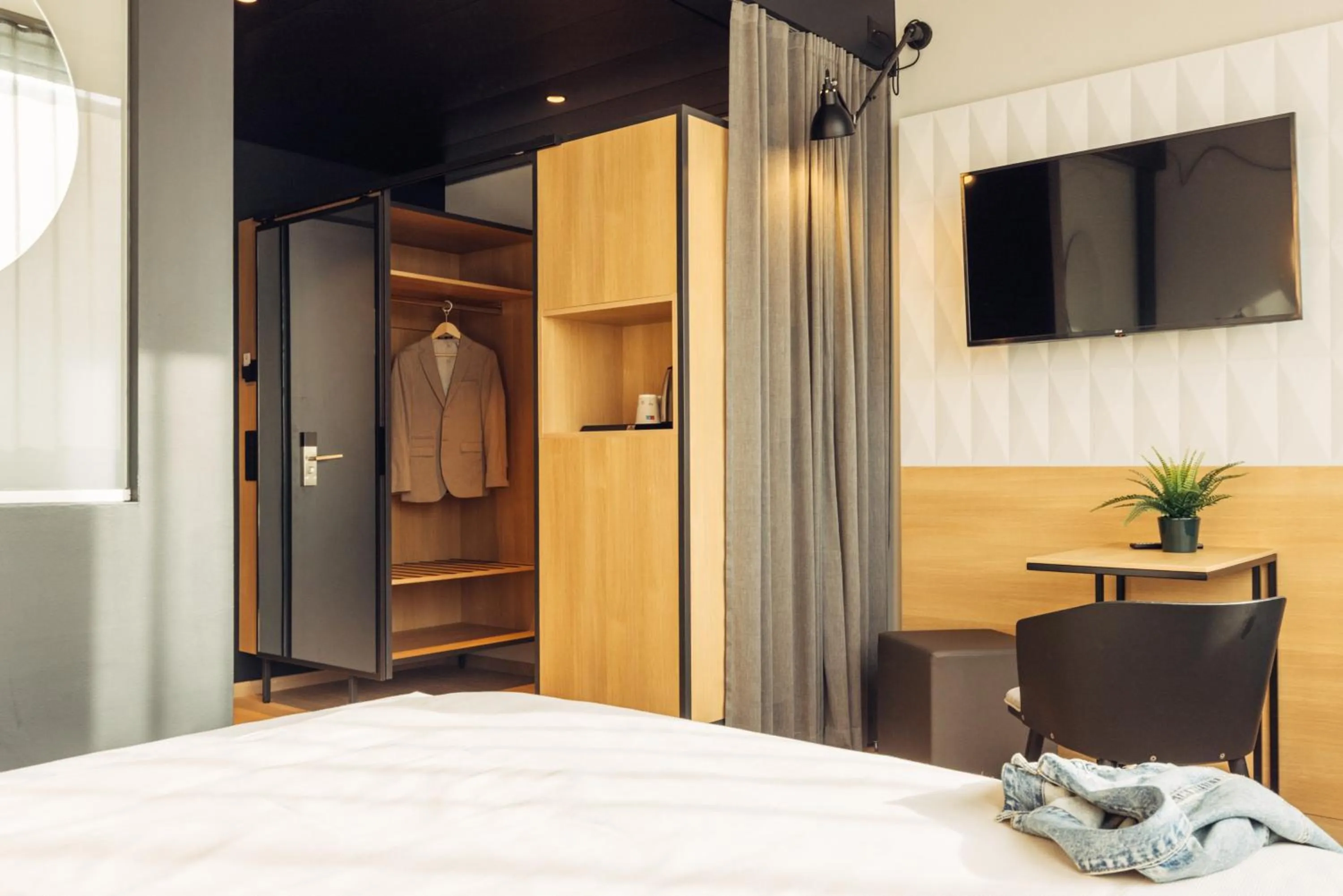 TV and multimedia, Bed in harry's home Zürich-Limmattal