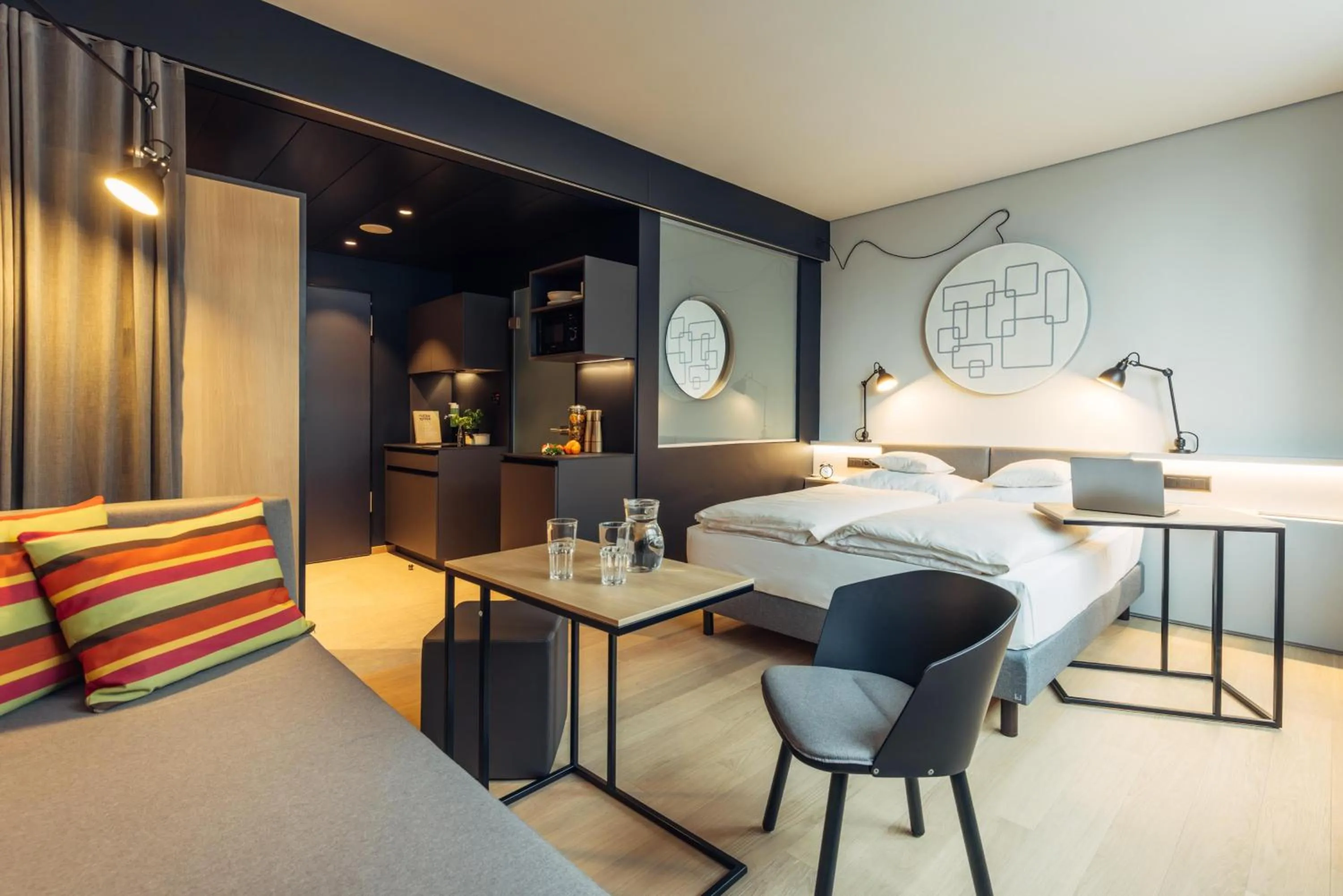 Photo of the whole room, Bed in harry's home Zürich-Limmattal