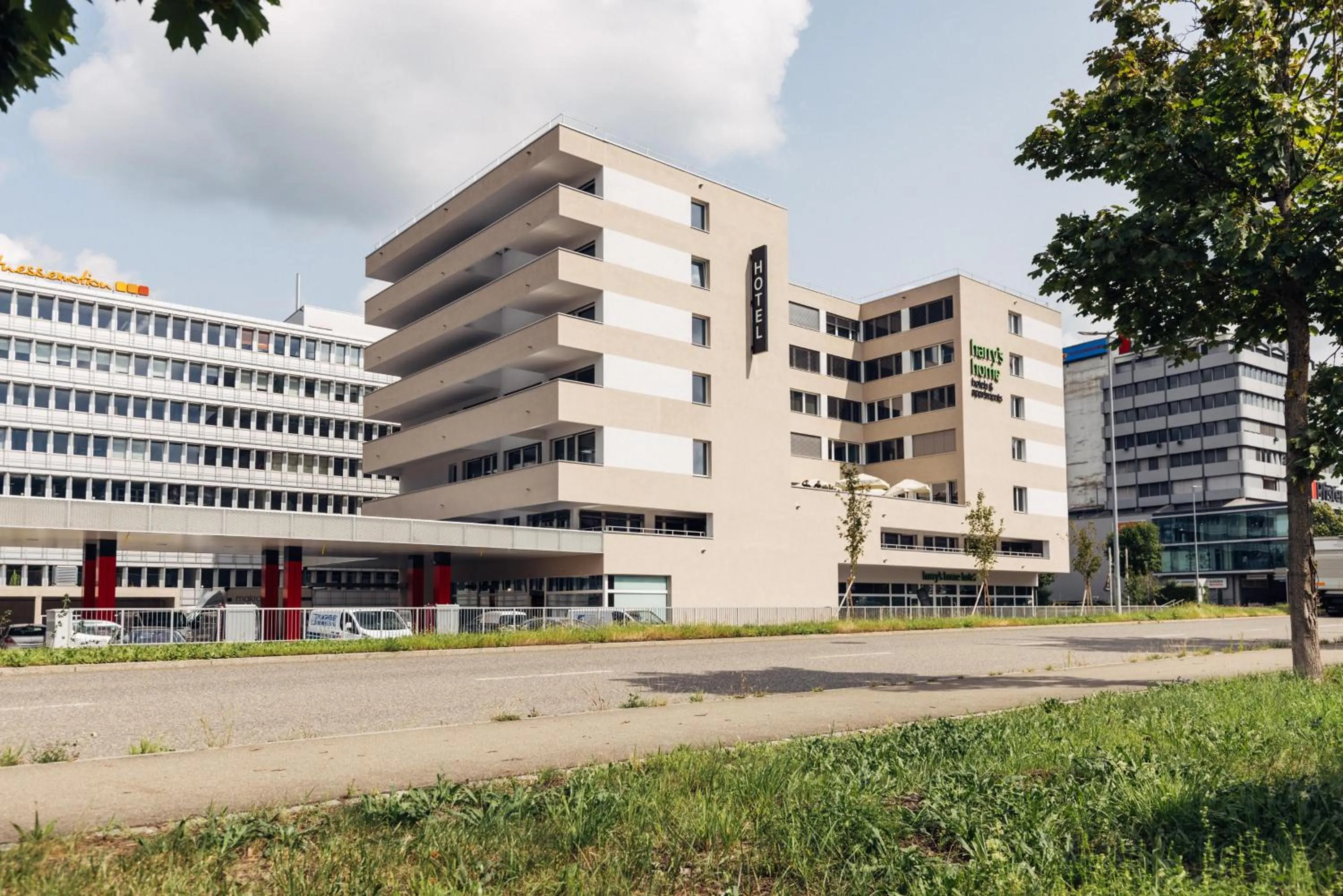 Property building in harry's home Zürich-Limmattal