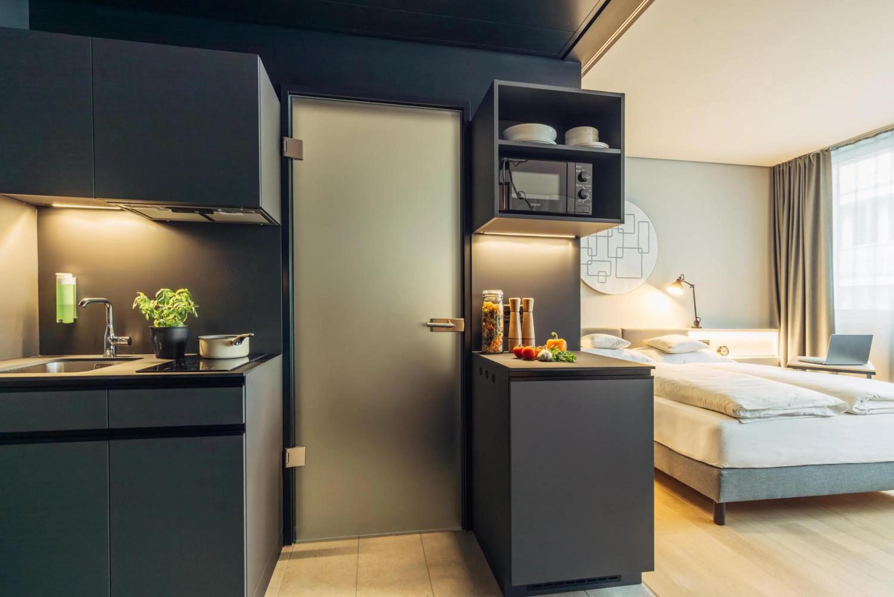 Photo of the whole room, Bed in harry's home Zürich-Limmattal