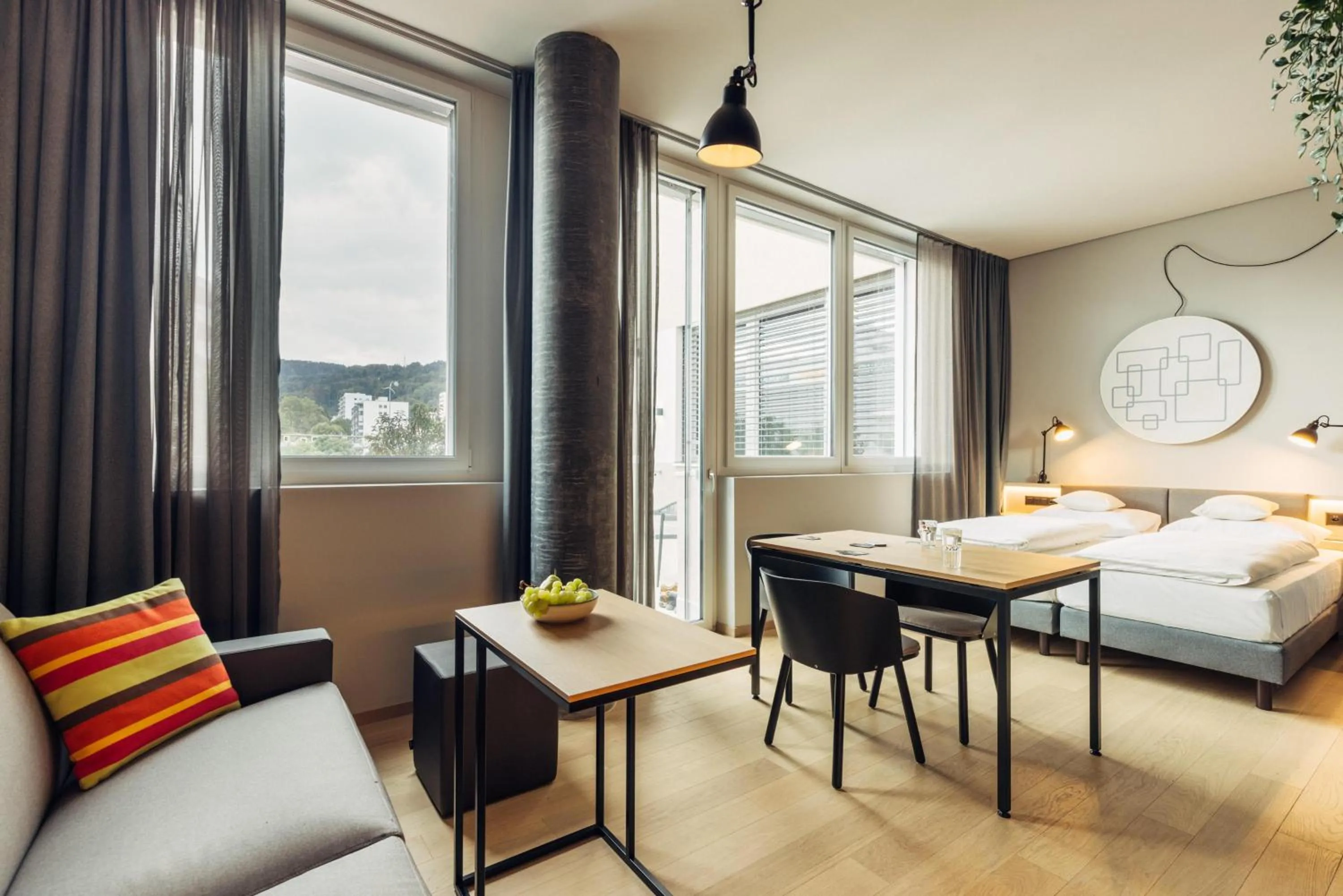 Photo of the whole room, Bed in harry's home Zürich-Limmattal