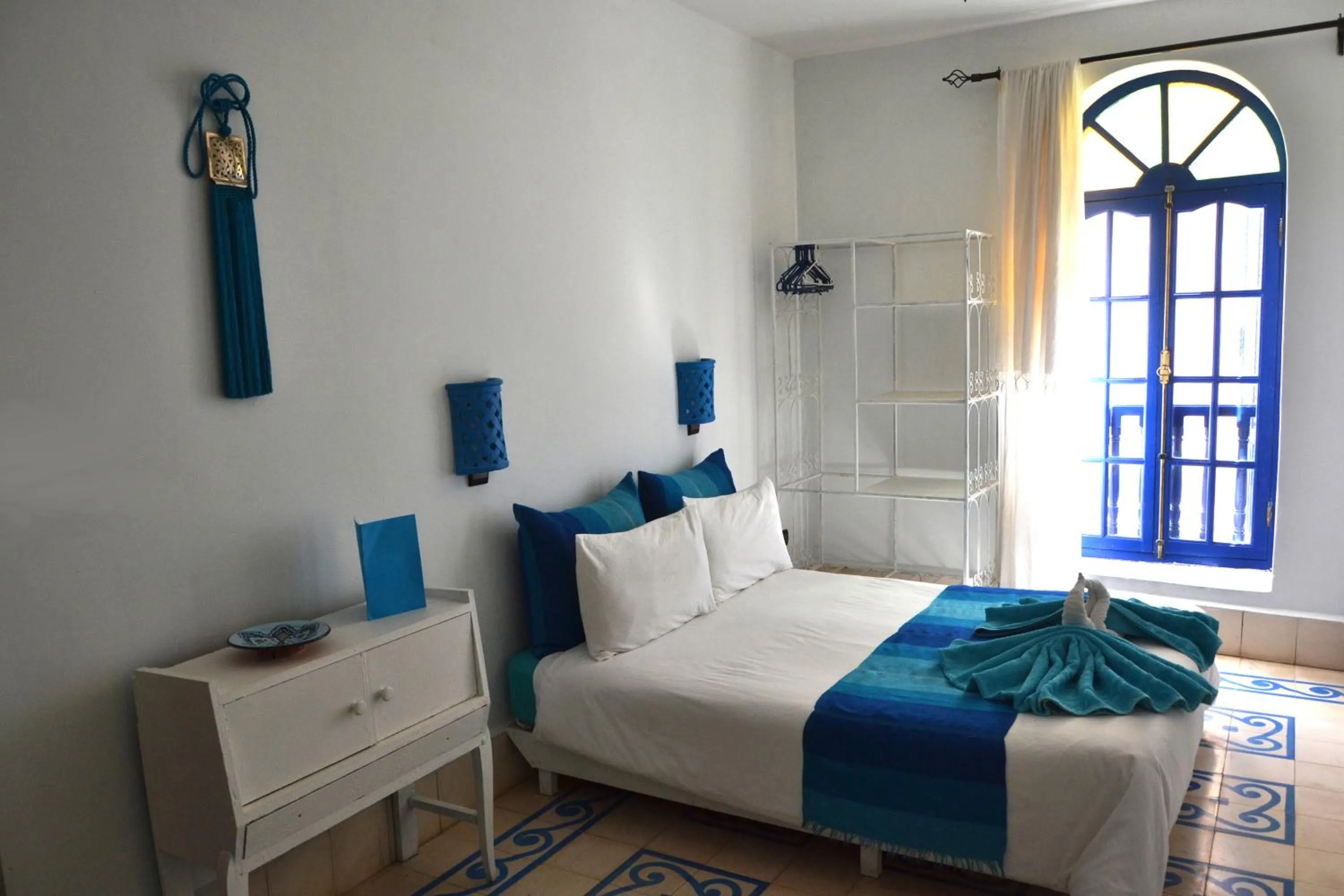 Photo of the whole room, Bed in La Maison Du Vent