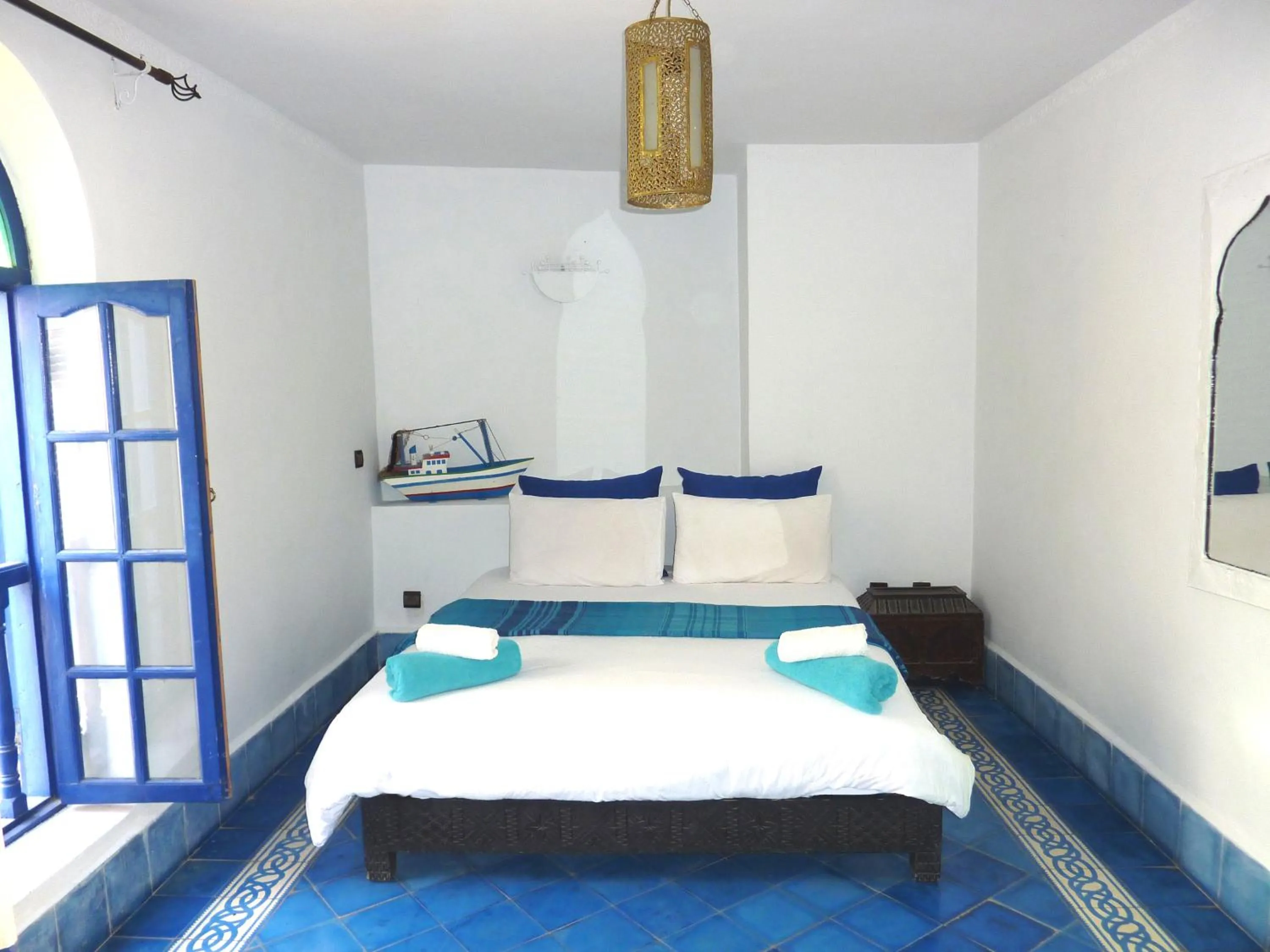 Photo of the whole room, Bed in La Maison Du Vent