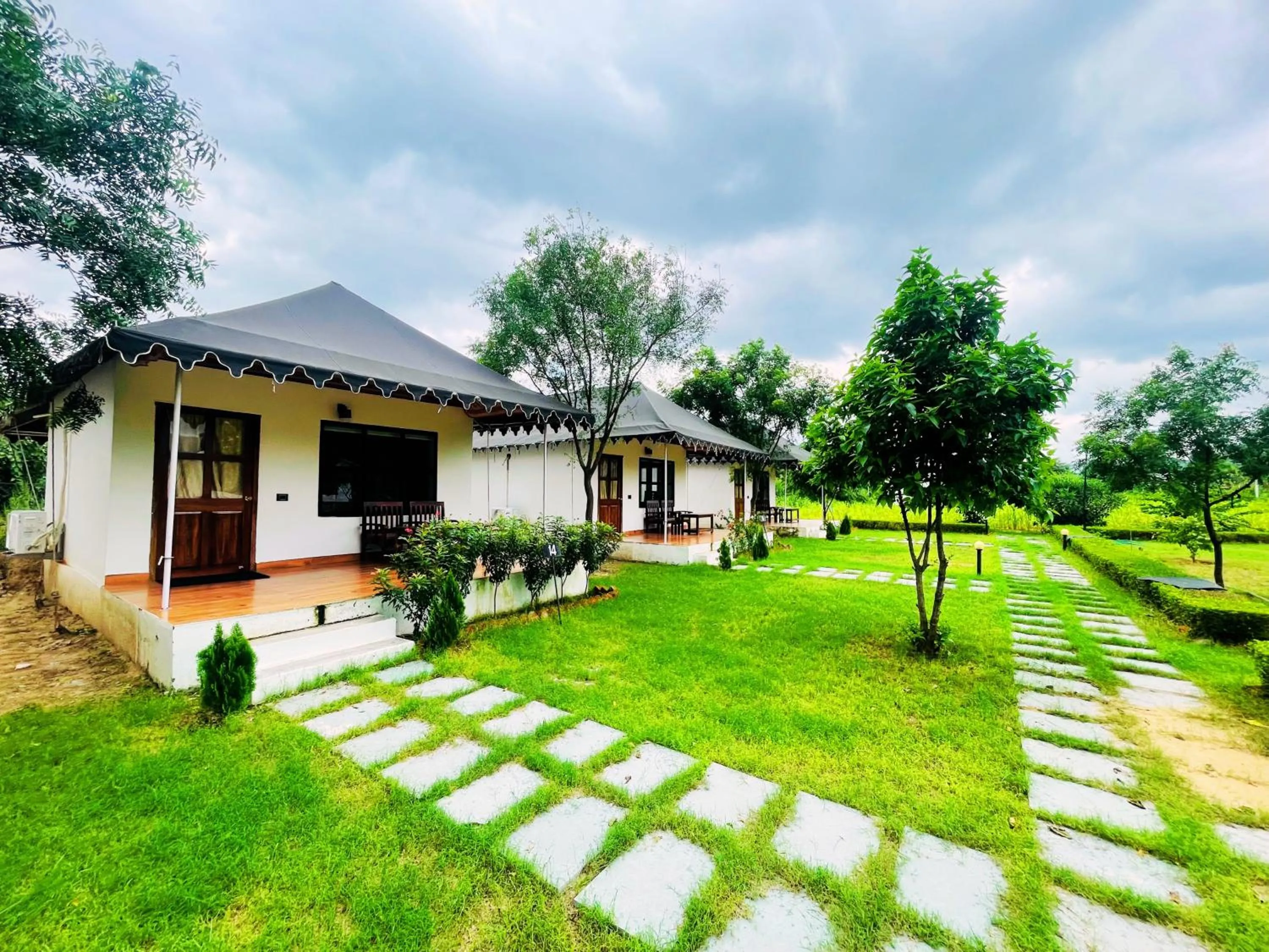 Property building in Cattle Inn Resort - Luxury Cottages Pushkar