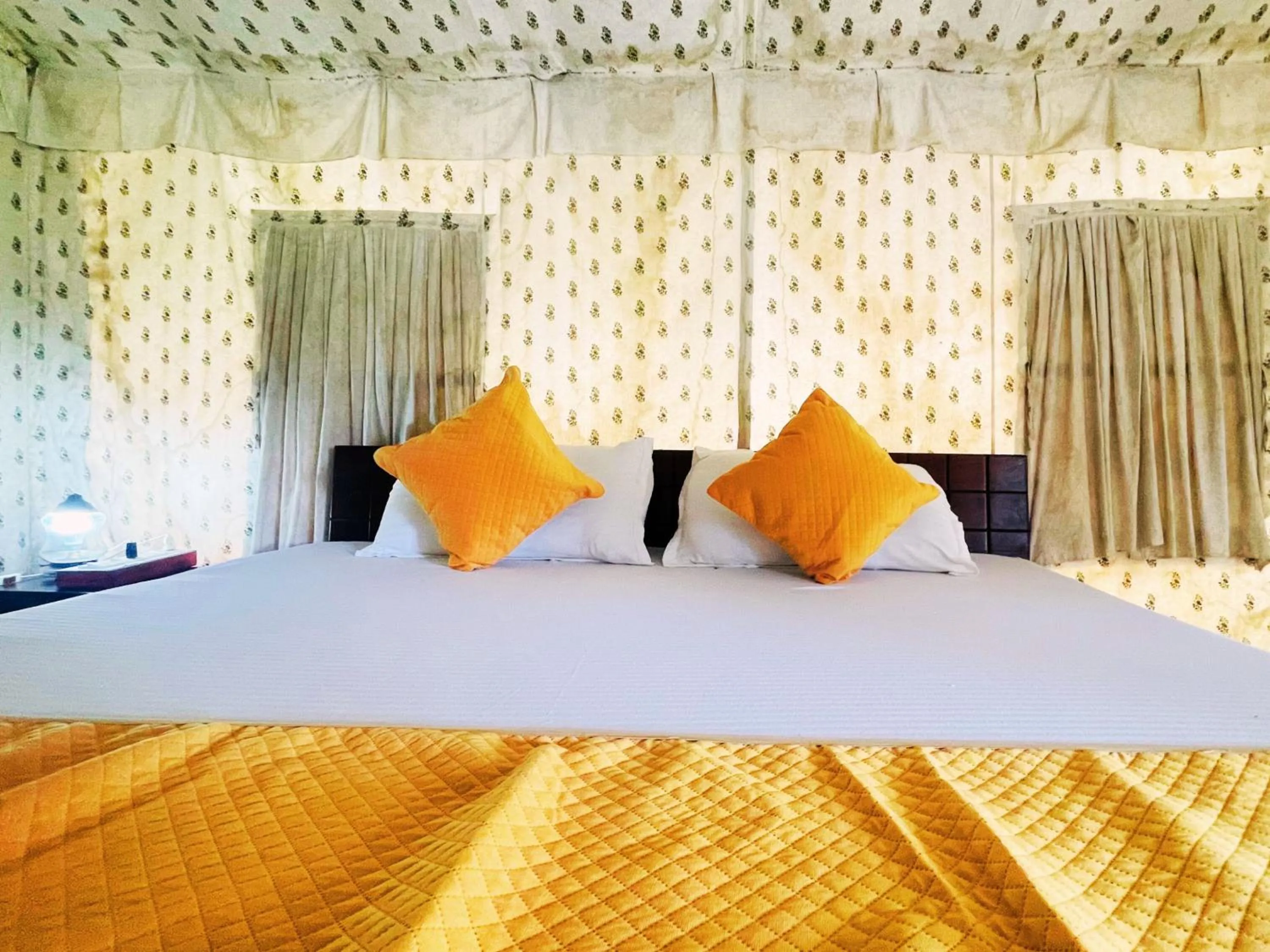 Bed in Cattle Inn Resort - Luxury Cottages Pushkar