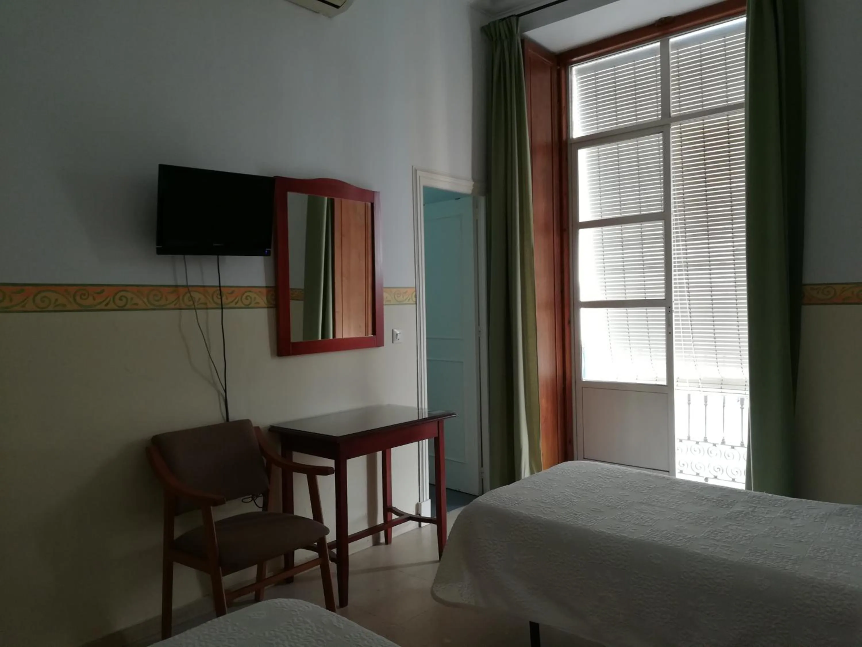 Photo of the whole room, Bed in Nuevo Hotel