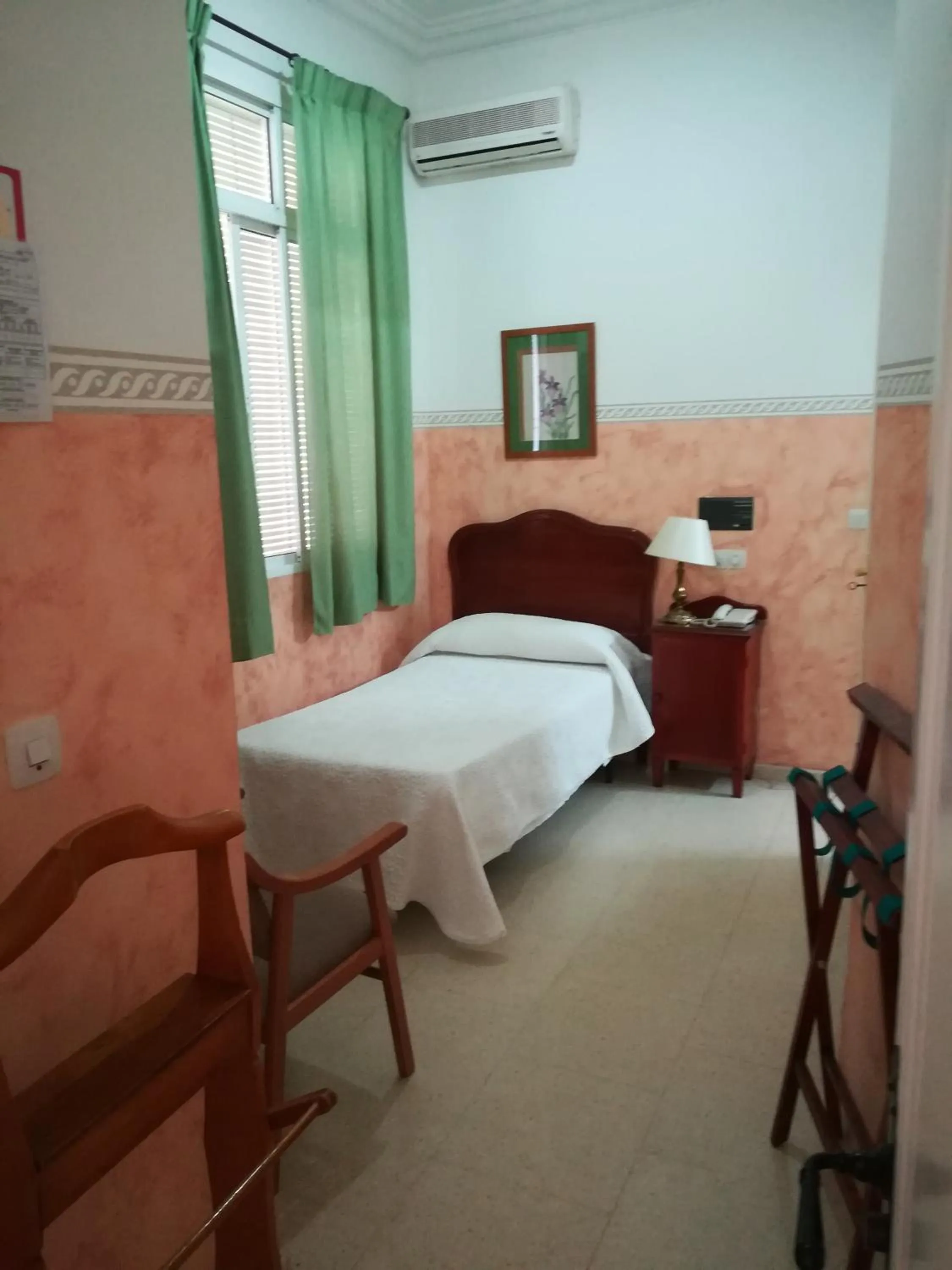 Photo of the whole room, Bed in Nuevo Hotel