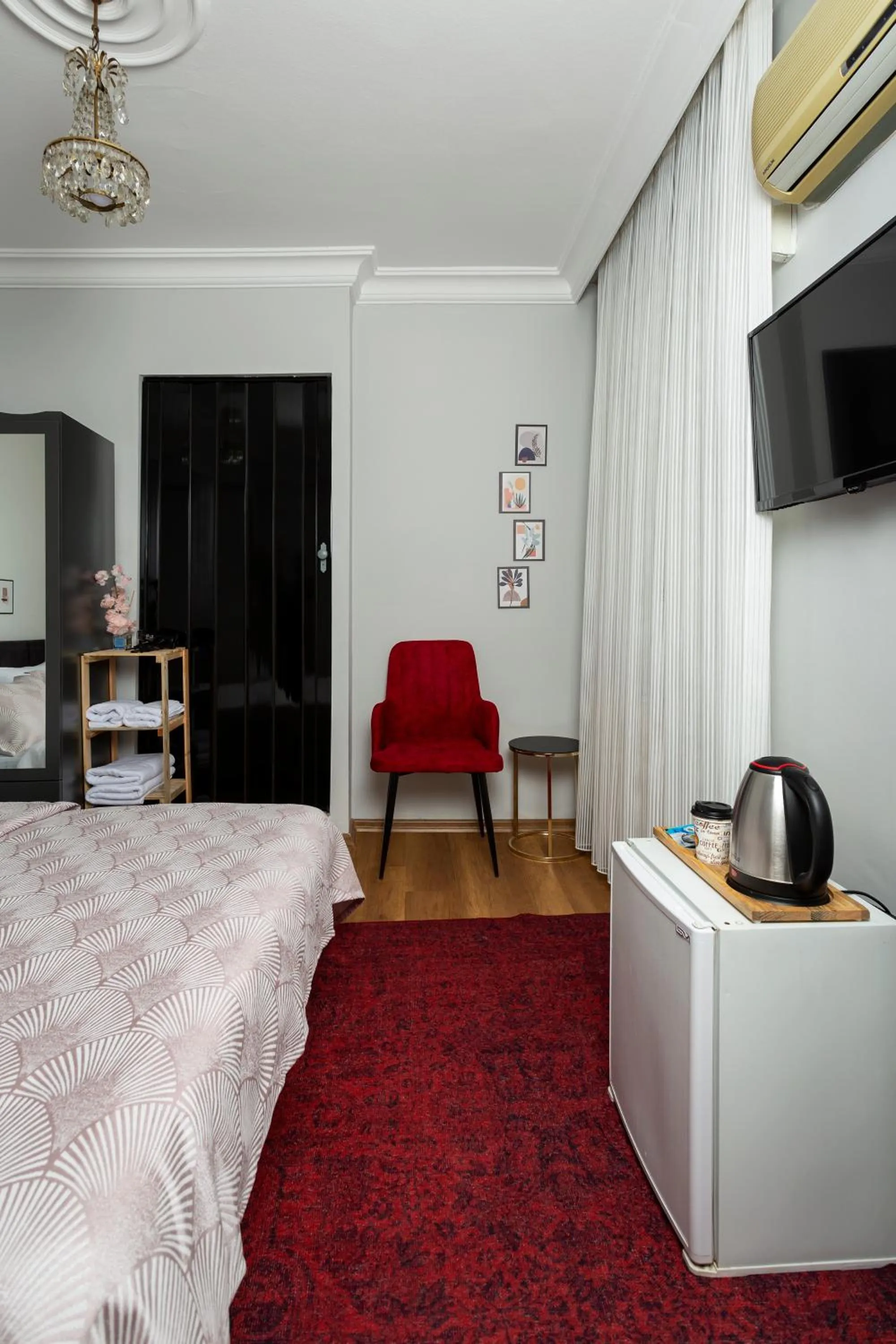 TV and multimedia, Bed in 8 Rooms House