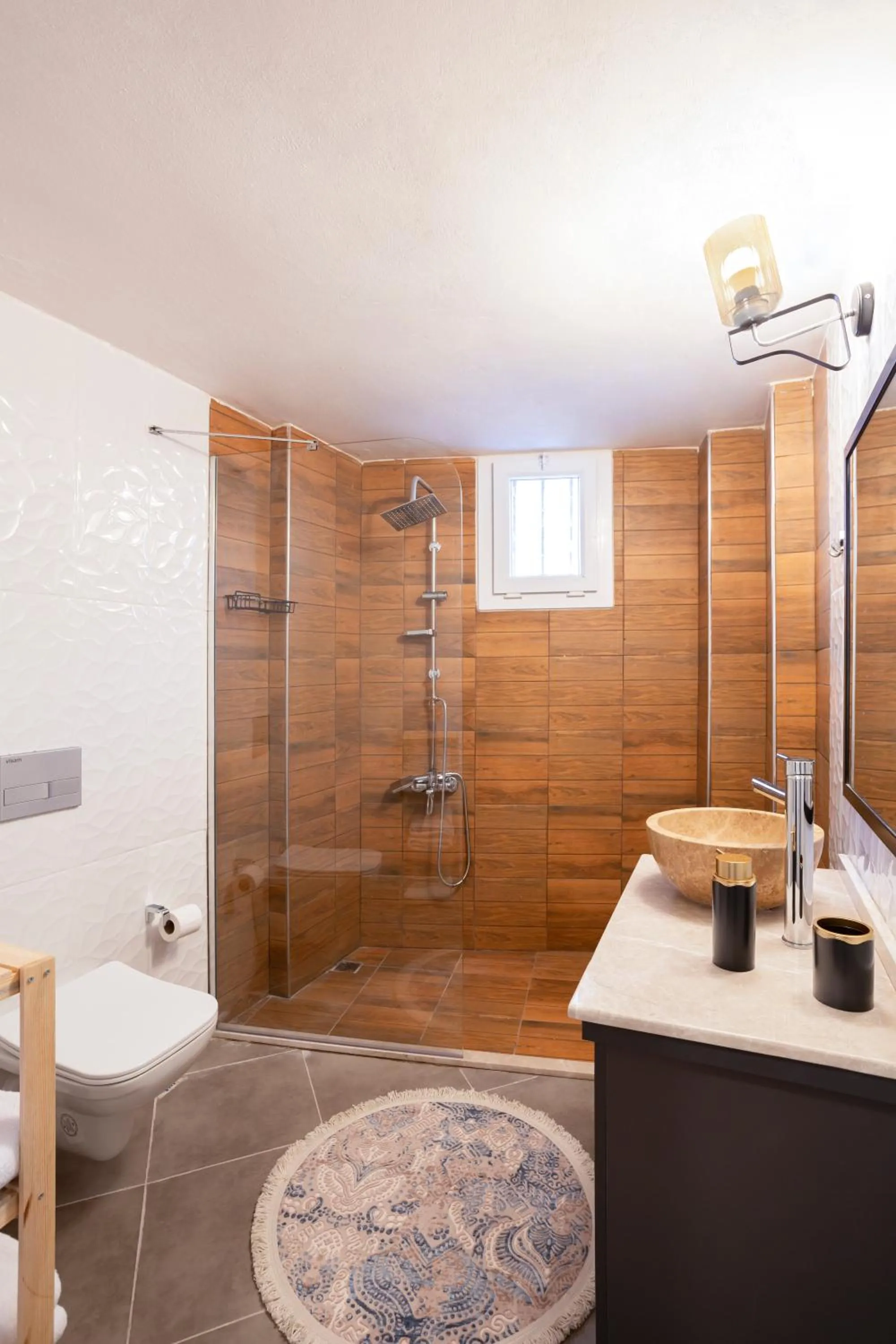 Shower in 8 Rooms House