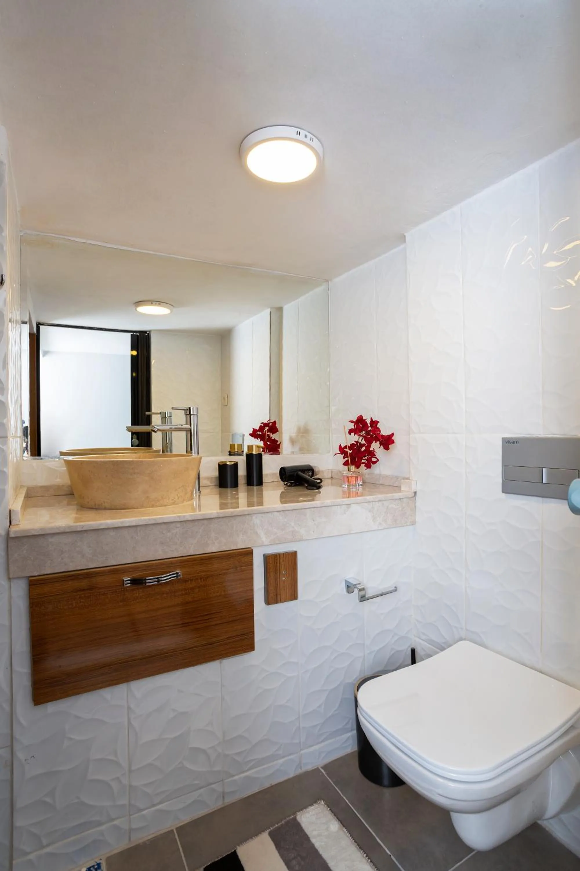 Toilet in 8 Rooms House