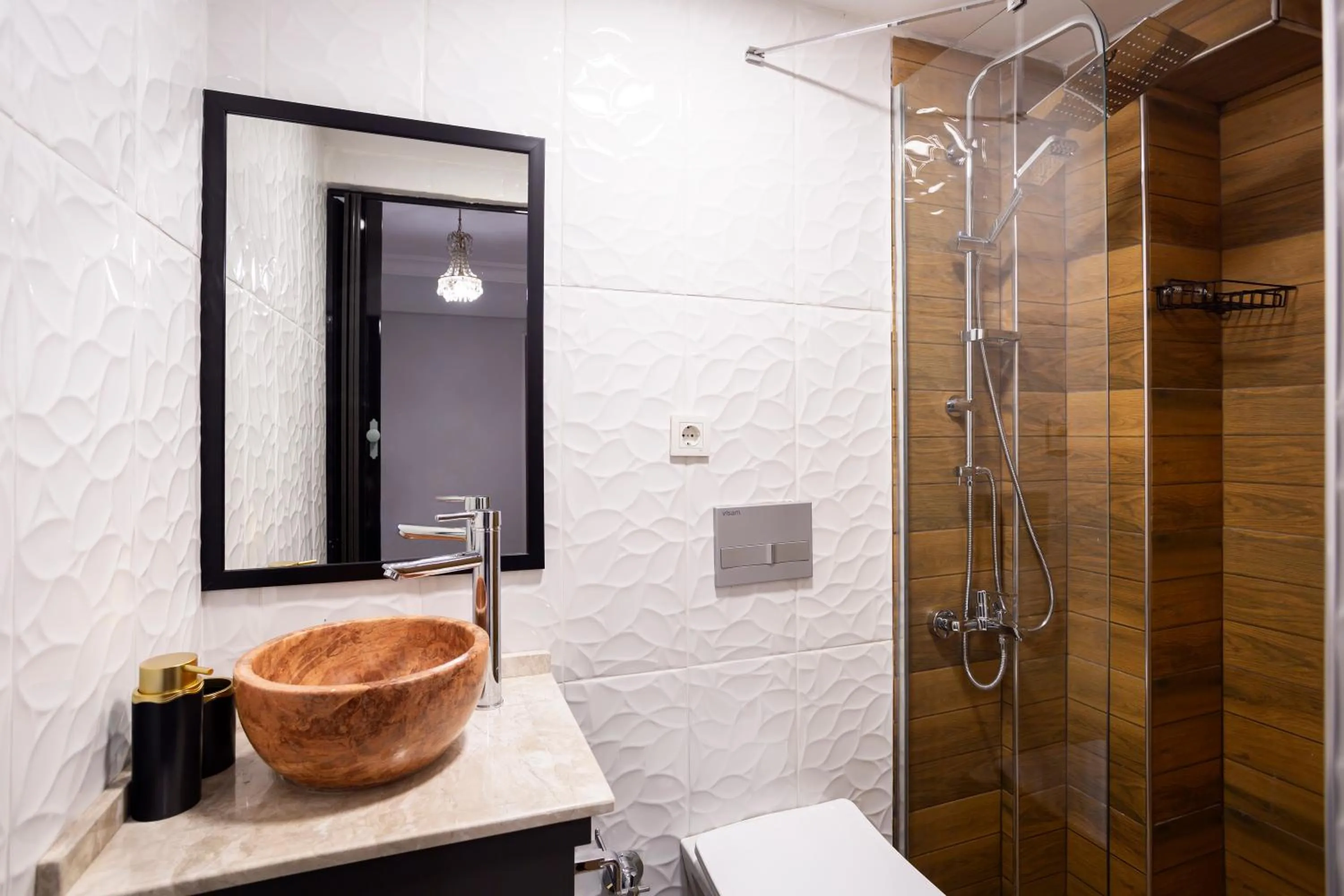 Shower in 8 Rooms House