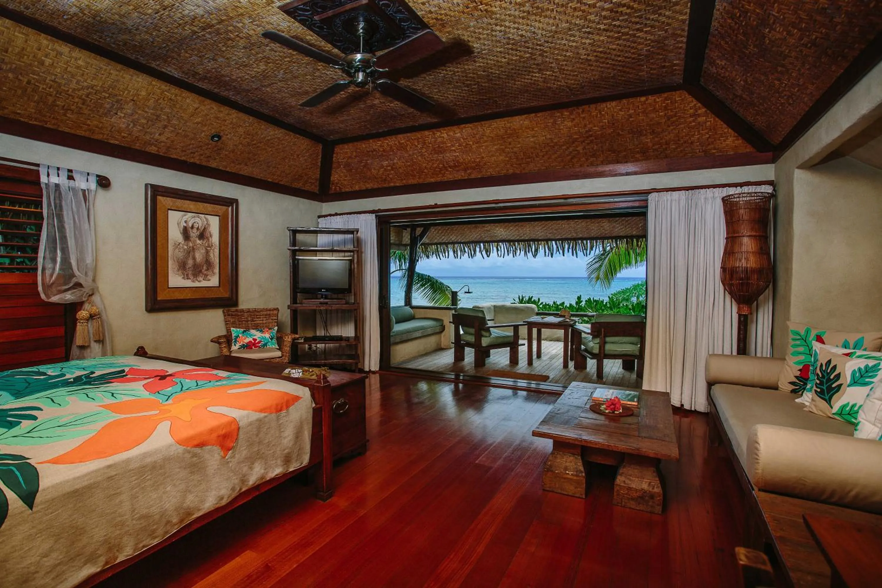 Photo of the whole room, Bed in Pacific Resort Aitutaki - Adults Only