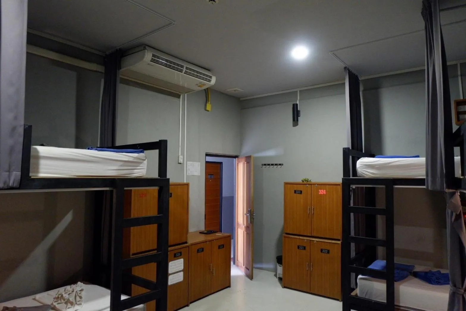 Bedroom, Bed in Leisure Hostel