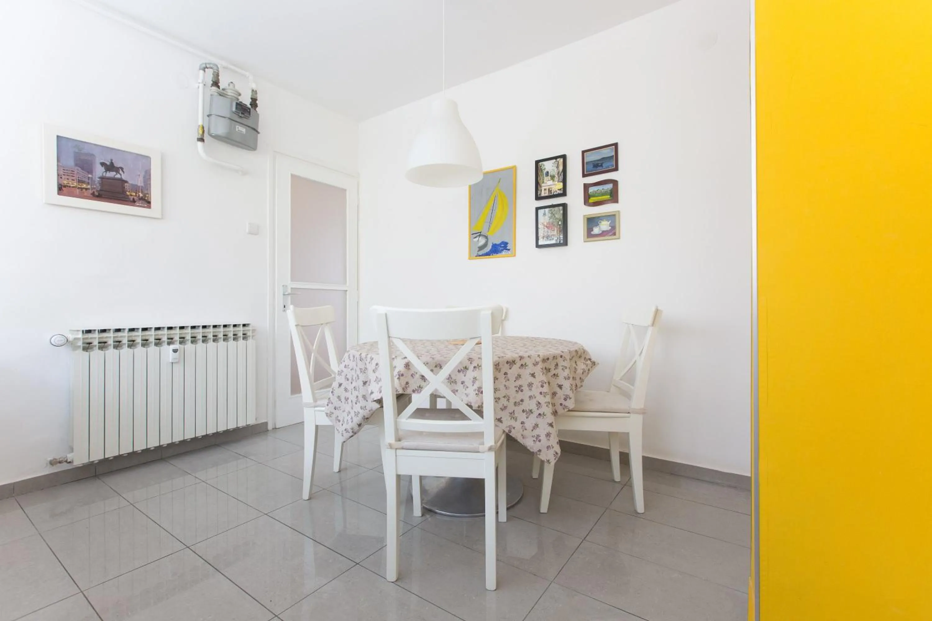 Dining area in Central point