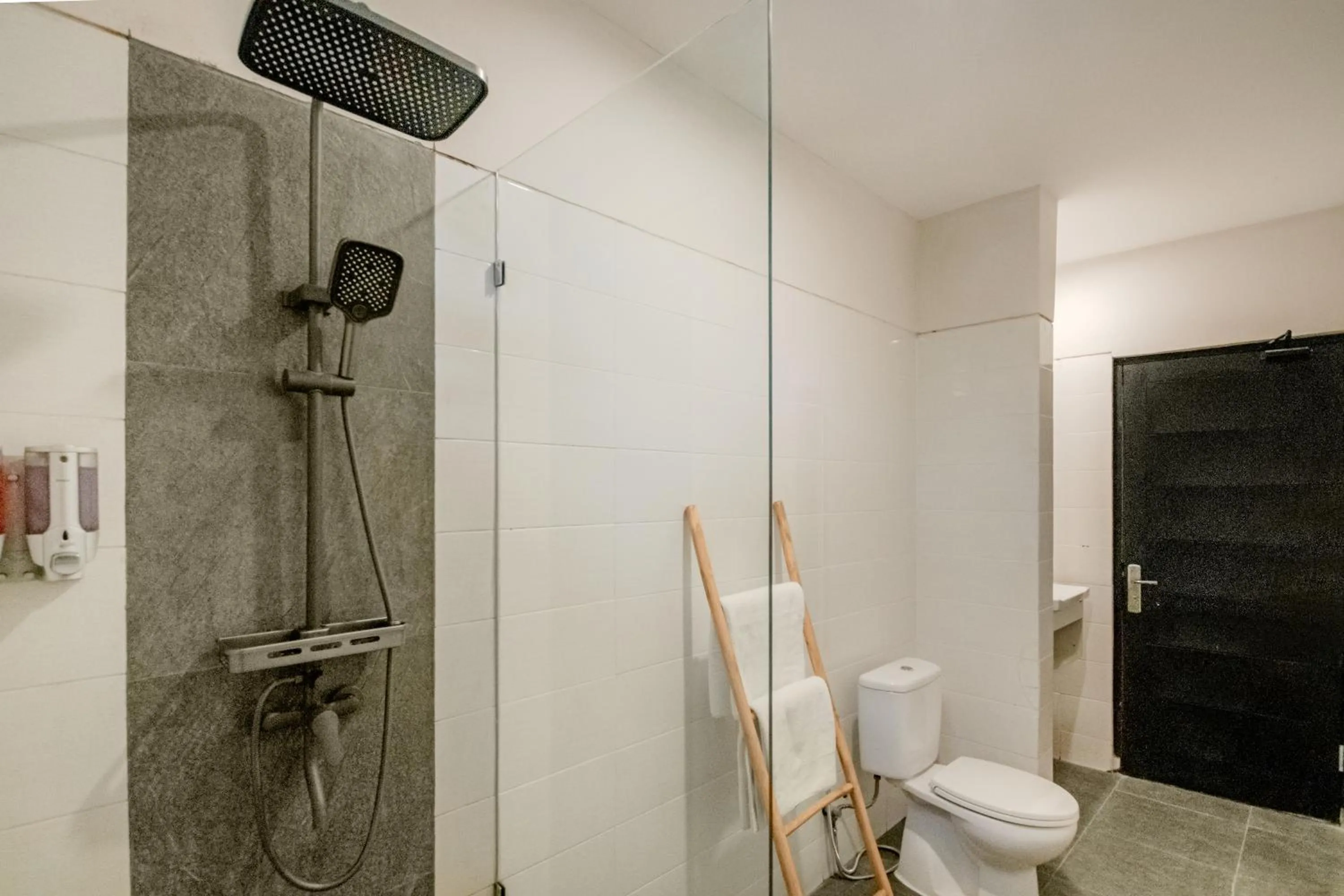 Shower in Villa Kisaraa - Kerobokan x Seminyak x Canggu