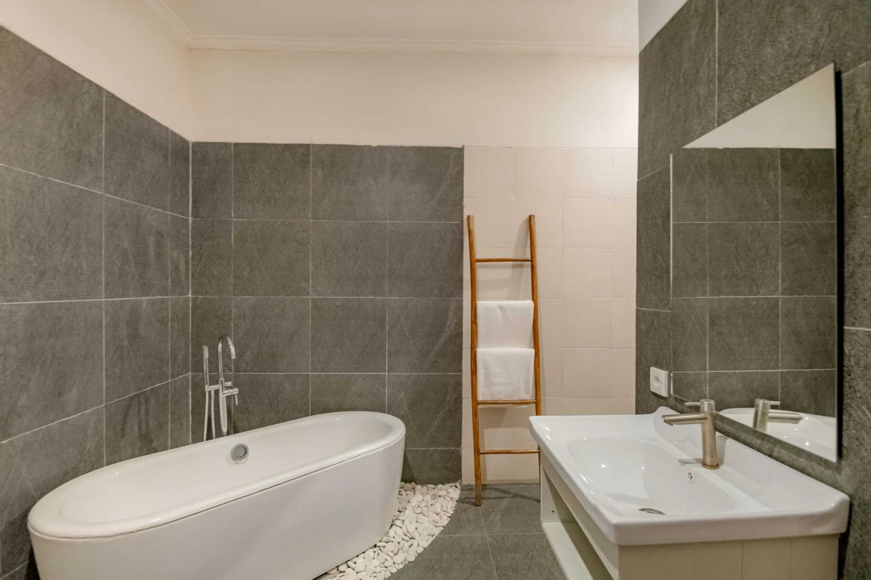 Shower in Villa Kisaraa - Kerobokan x Seminyak x Canggu