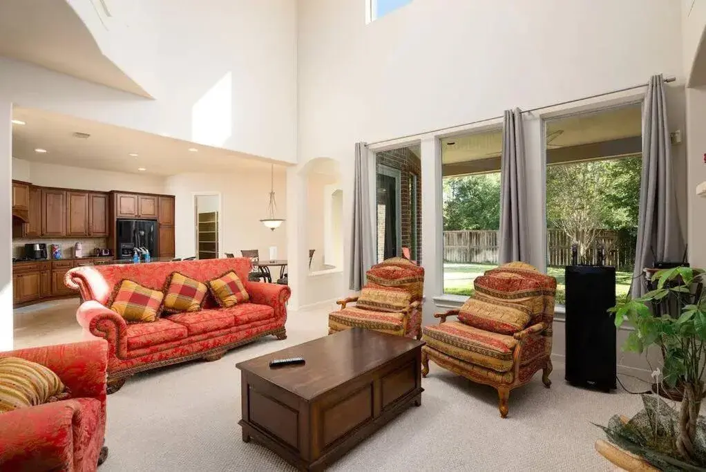 Bedroom with 3.5-Bathroom near Golf Course! Bedroom with 3.5-Bathroom near Golf Course!