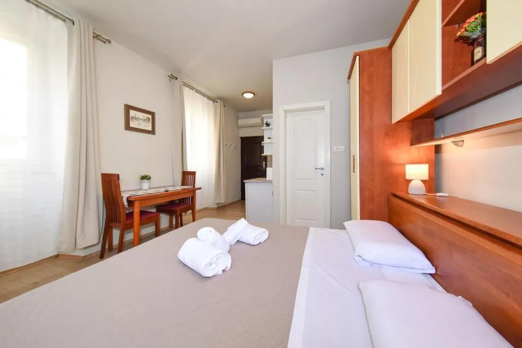 Bed in Apartment Zaratino