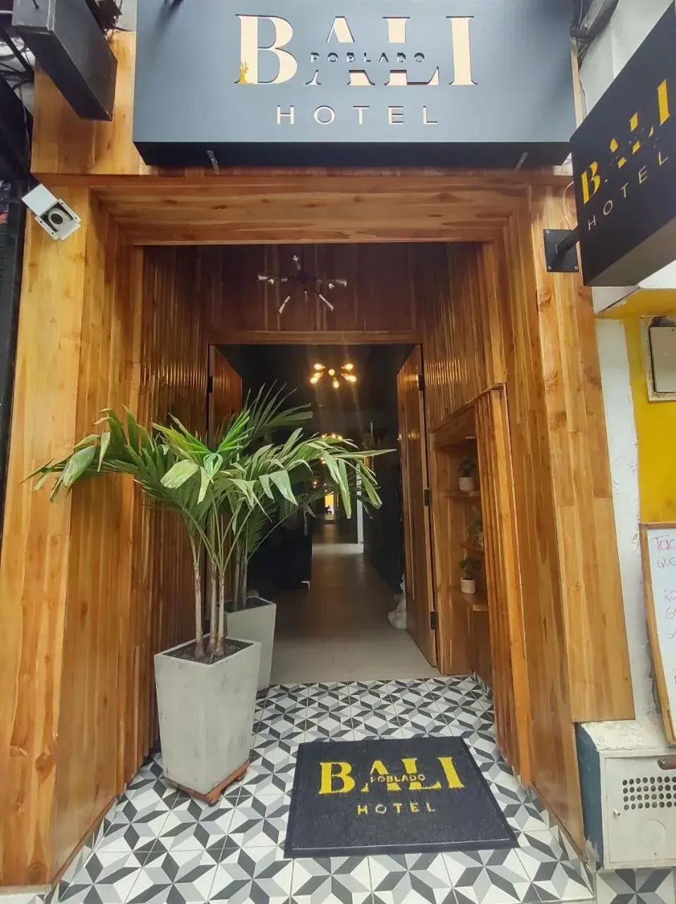 Facade/entrance in HOTEL BALI AT POBLADO Facade/entrance in HOTEL BALI AT POBLADO