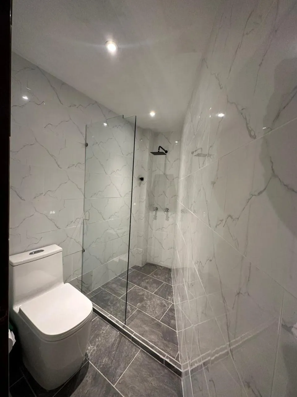 Shower in HOTEL BALI AT POBLADO