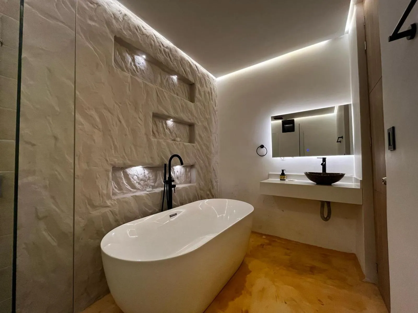 Bathroom in HOTEL BALI AT POBLADO