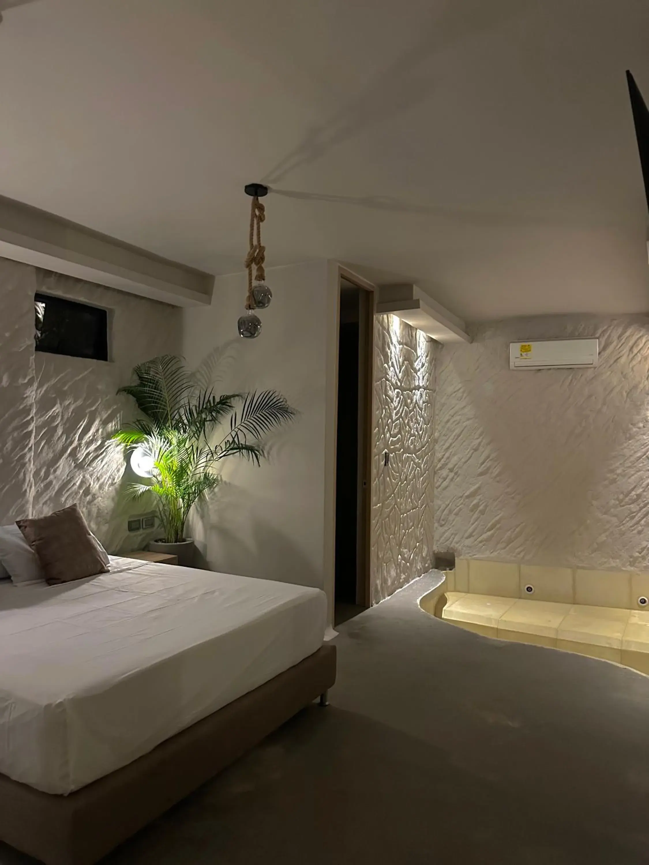 Photo of the whole room, Bed in HOTEL BALI AT POBLADO Photo of the whole room, Bed in HOTEL BALI AT POBLADO