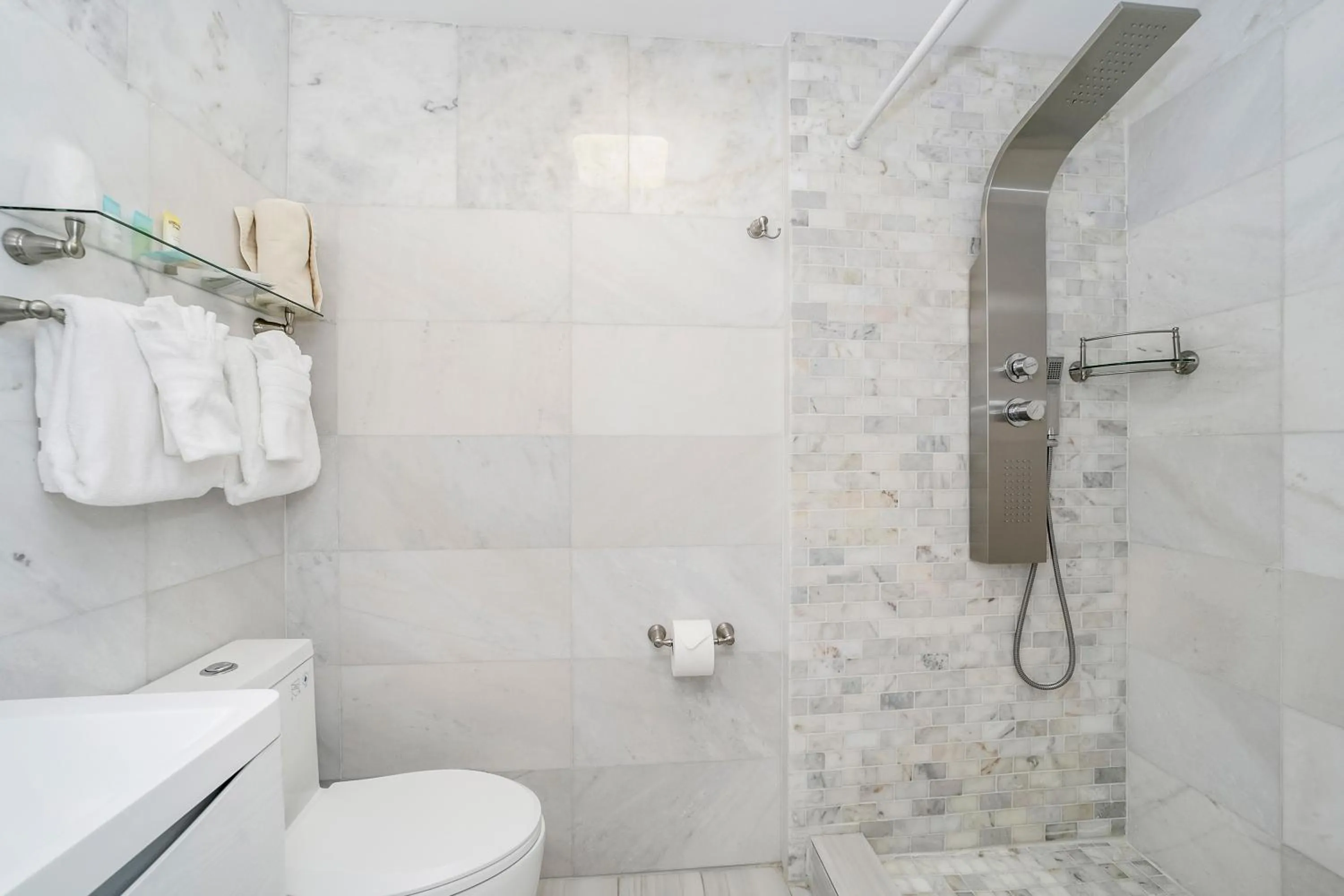 Shower in Deco Boutique Hotel