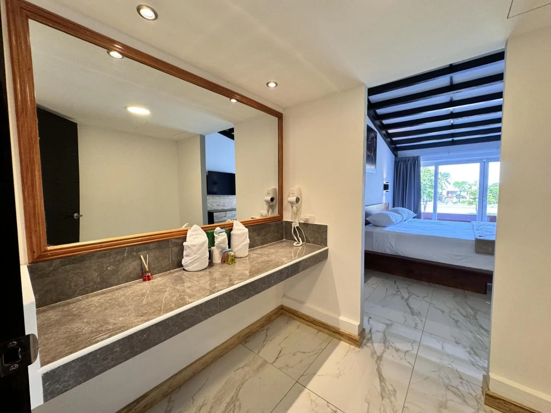 Bed in HOTEL TESORO BEACH