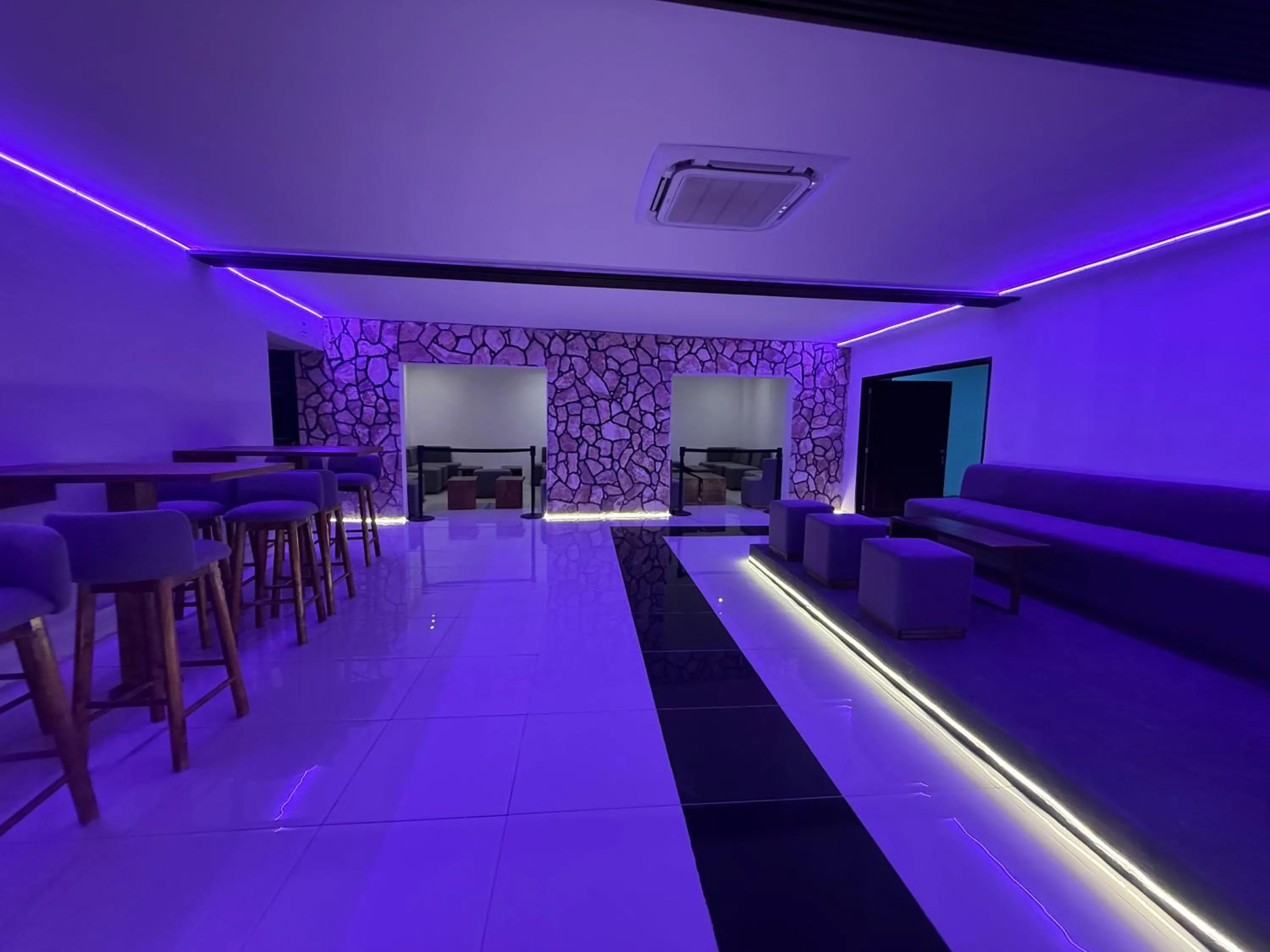 Nightclub / DJ in HOTEL TESORO BEACH