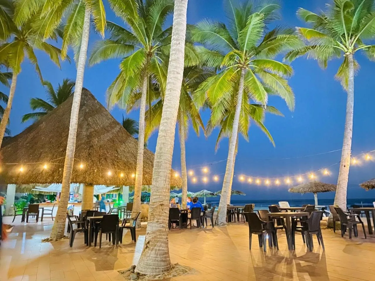 Restaurant/places to eat in HOTEL TESORO BEACH