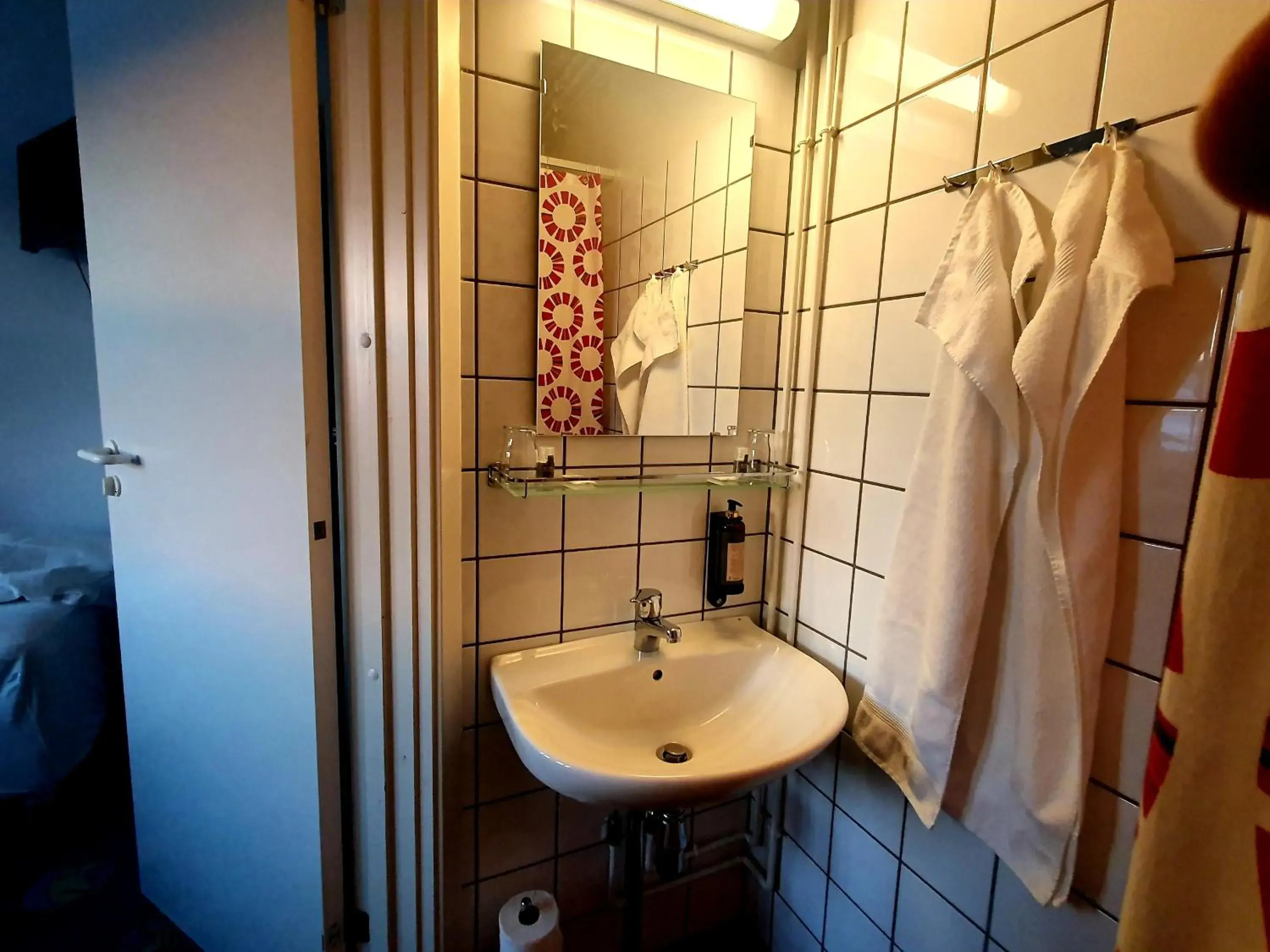 Standard Single Room in Hotel Kulusuk Standard Single Room in Hotel Kulusuk