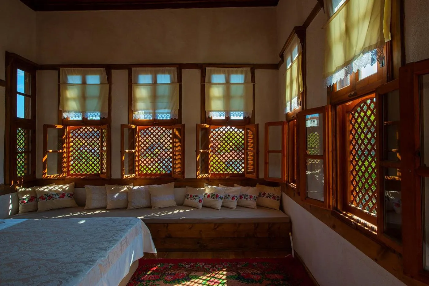 Bed in Meymune Valide Konağı