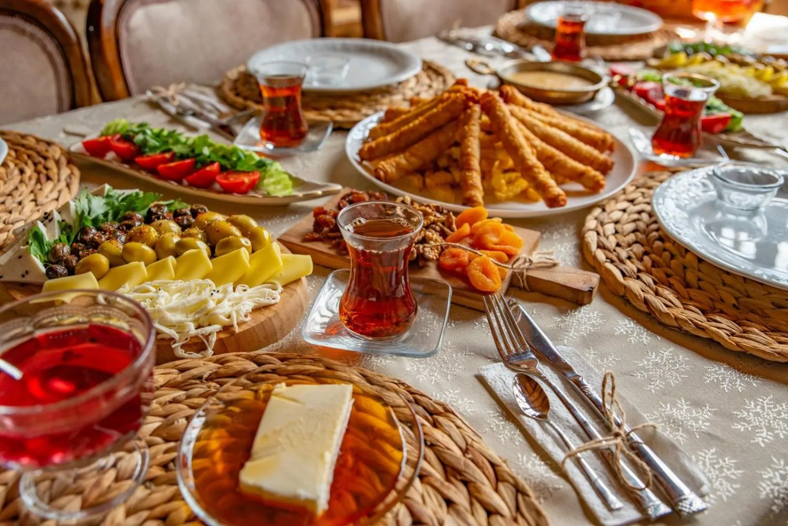 Restaurant/places to eat in Meymune Valide Konağı