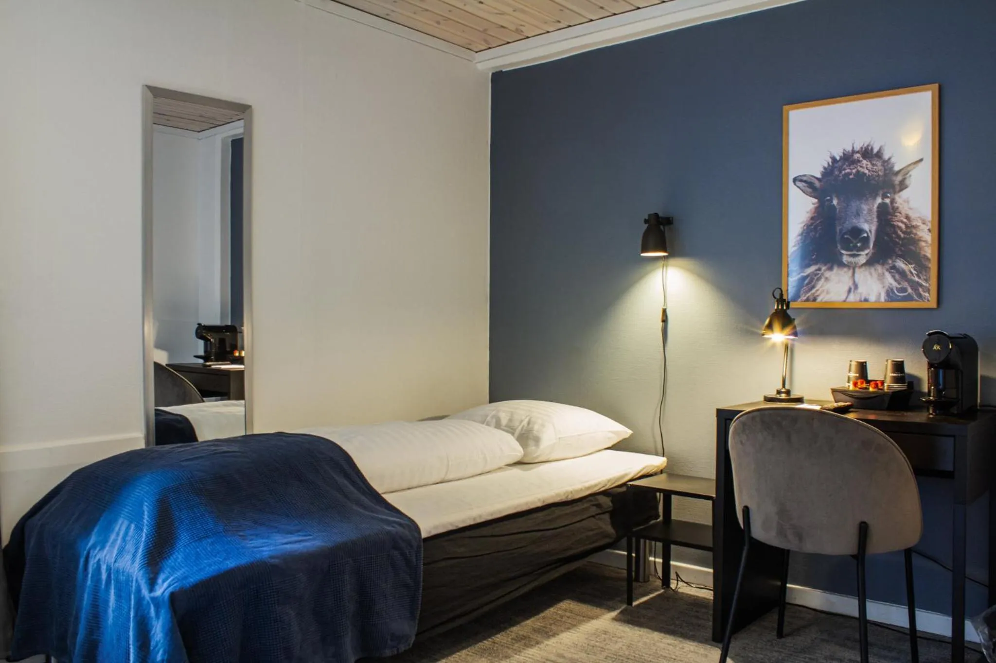 Bedroom, Bed in Hotel Djurhuus