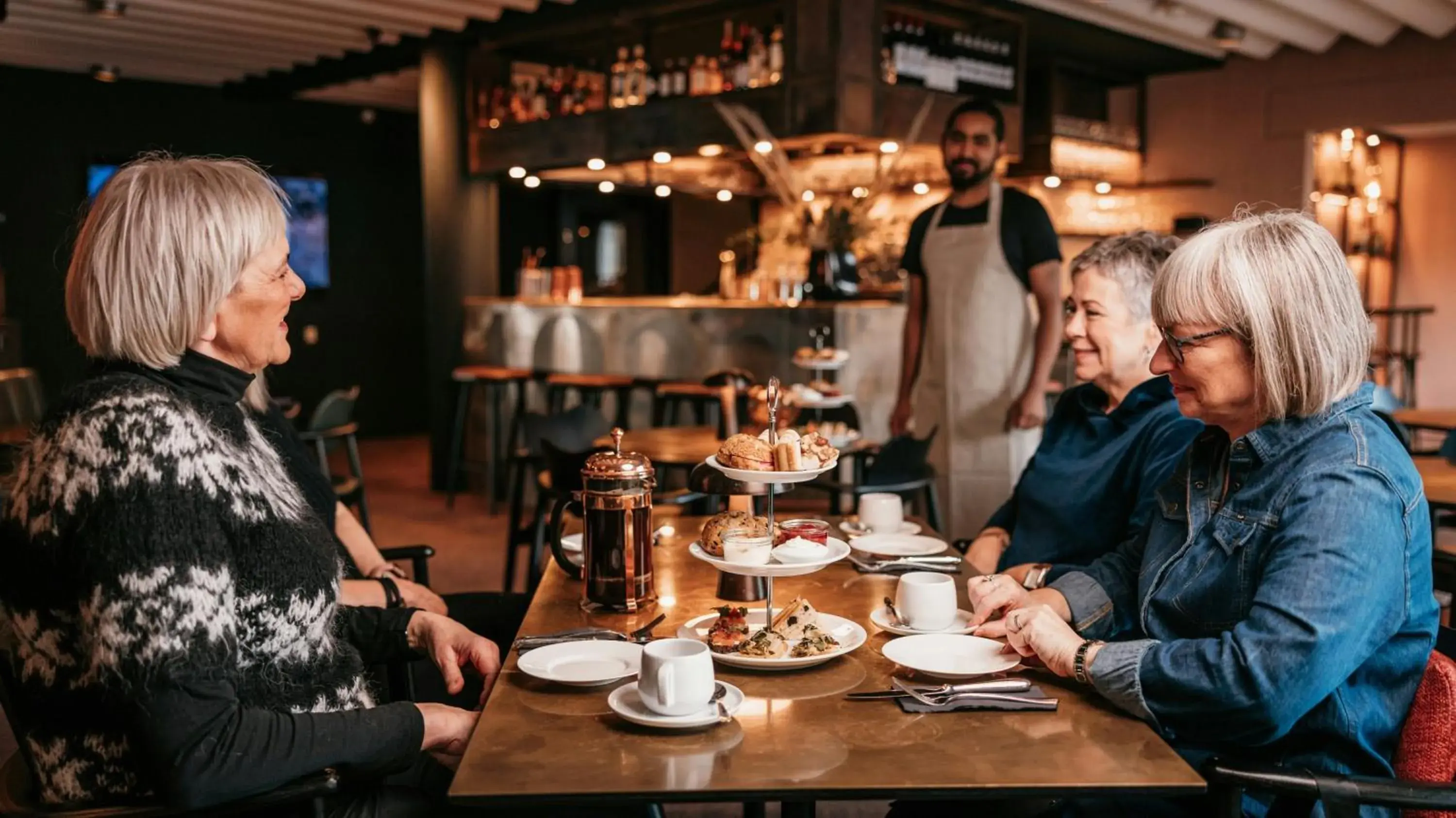 Lounge or bar in Hotel Føroyar Lounge or bar in Hotel Føroyar
