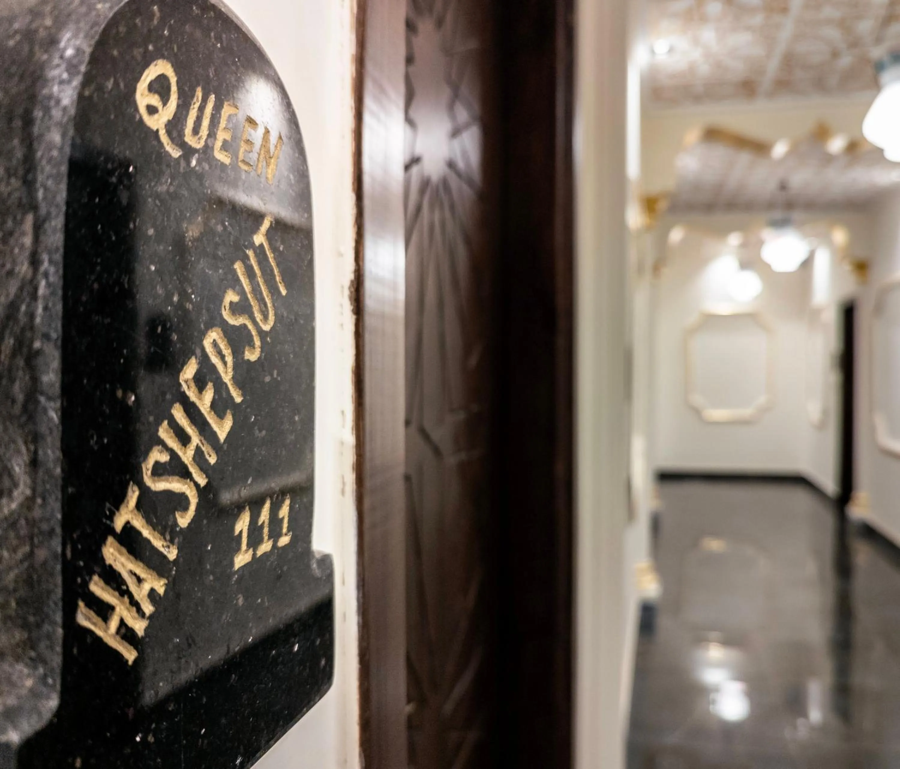 Logo/Certificate/Sign in Sphinx Golden Gate Pyramids