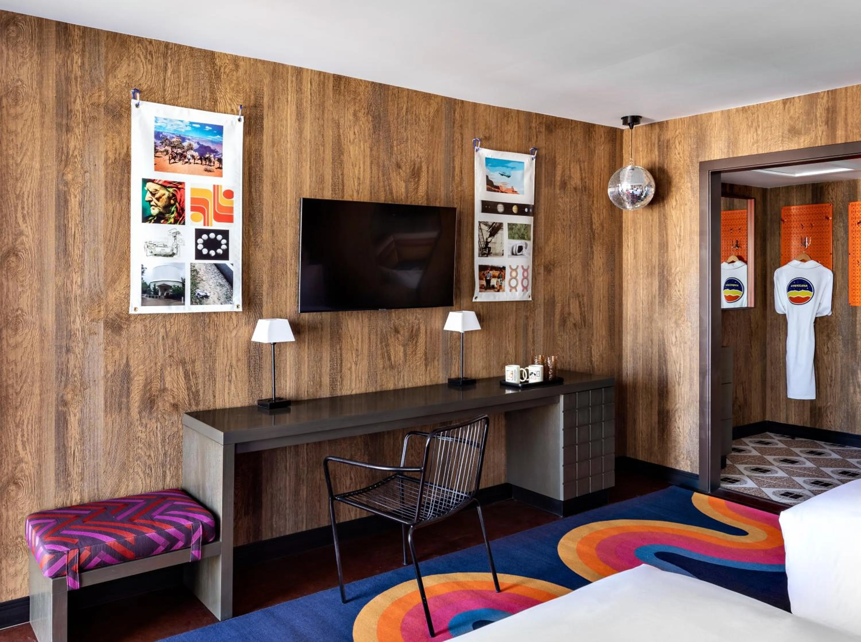 TV and multimedia in Americana Motor Hotel