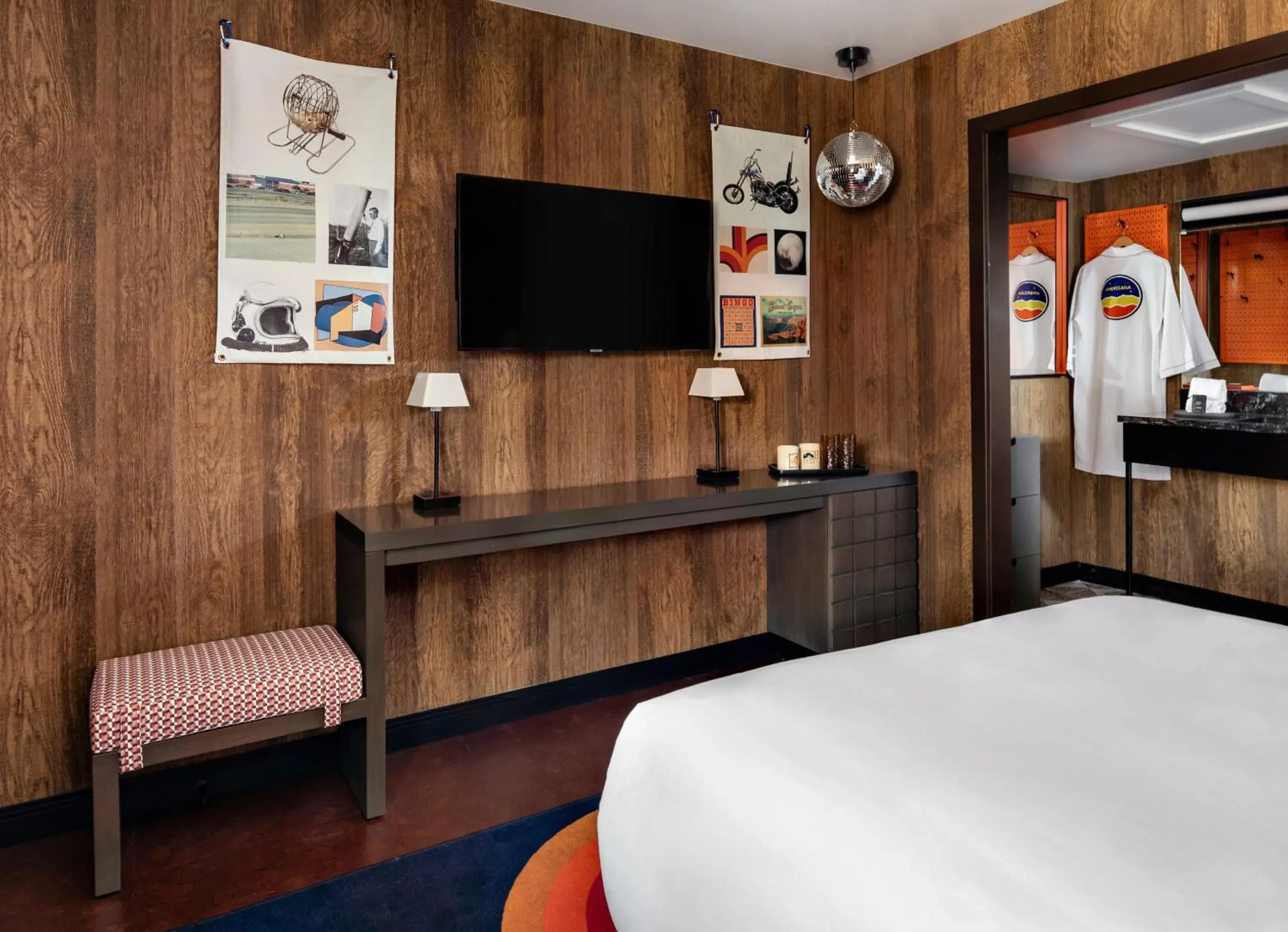 Bed in Americana Motor Hotel Bed in Americana Motor Hotel