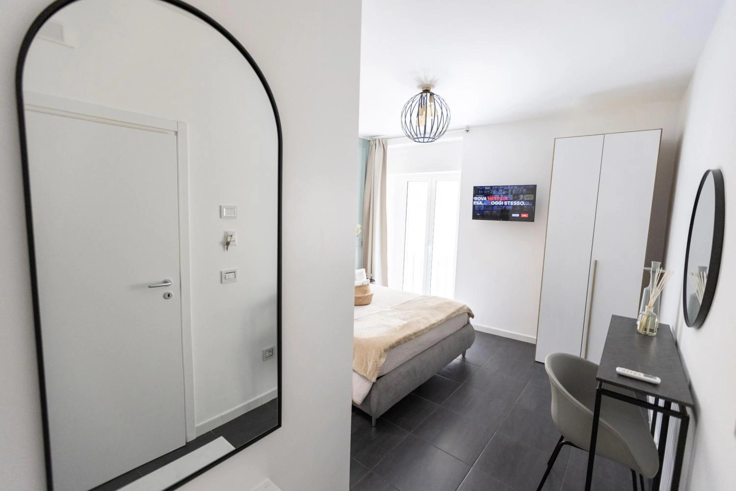 TV and multimedia, Bed in Lena Suite Bari Vecchia