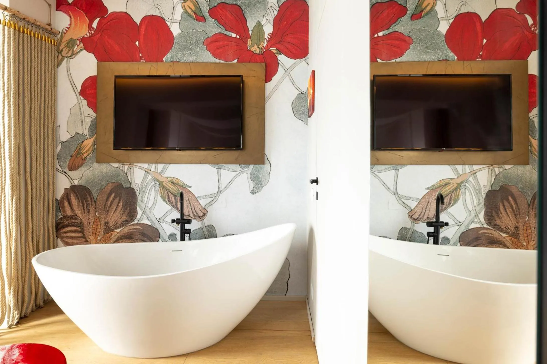 TV and multimedia in Villa Clementina Boutique Hotel