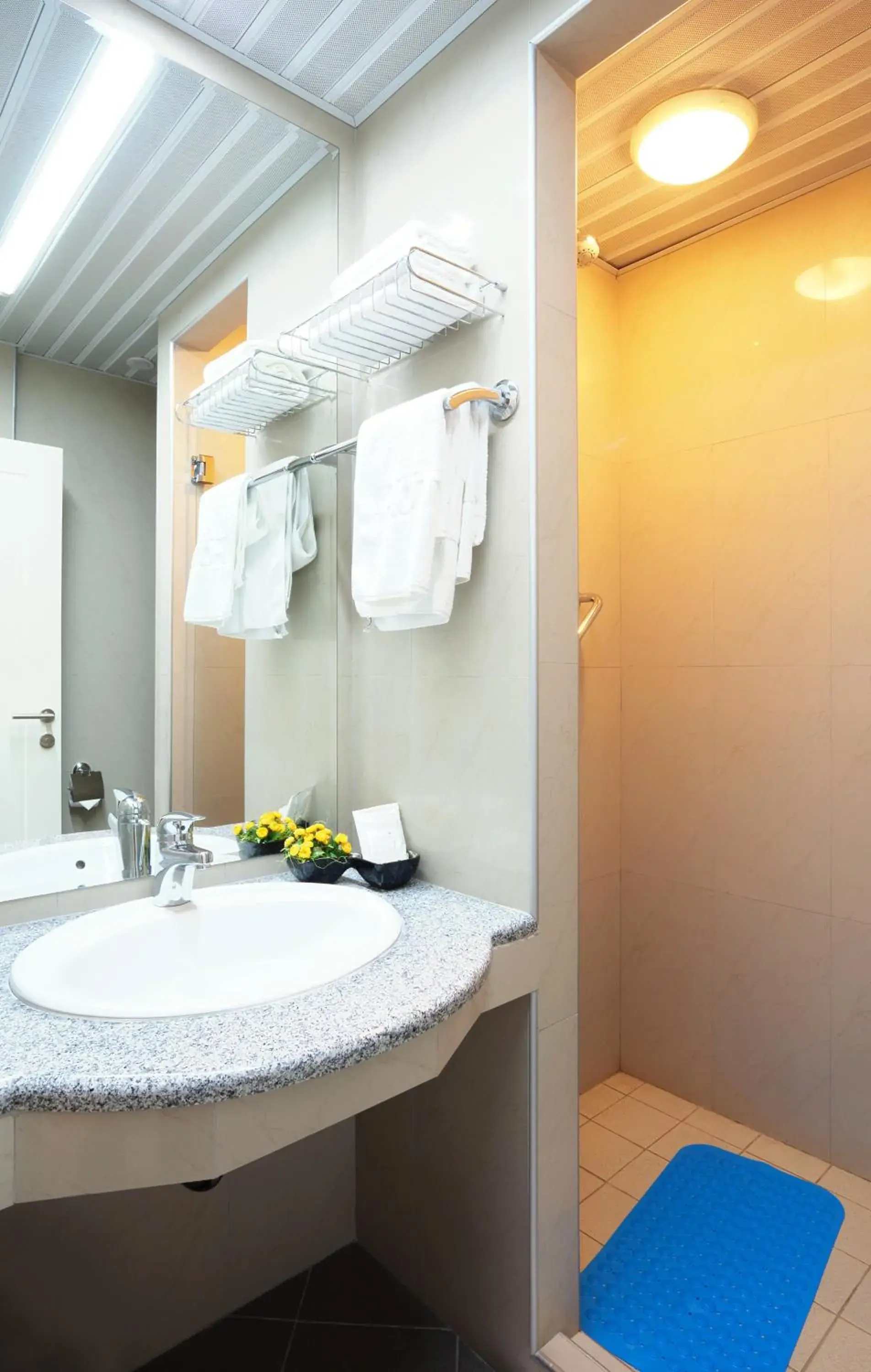 Bathroom in Garni Hotel Crystal Bathroom in Garni Hotel Crystal