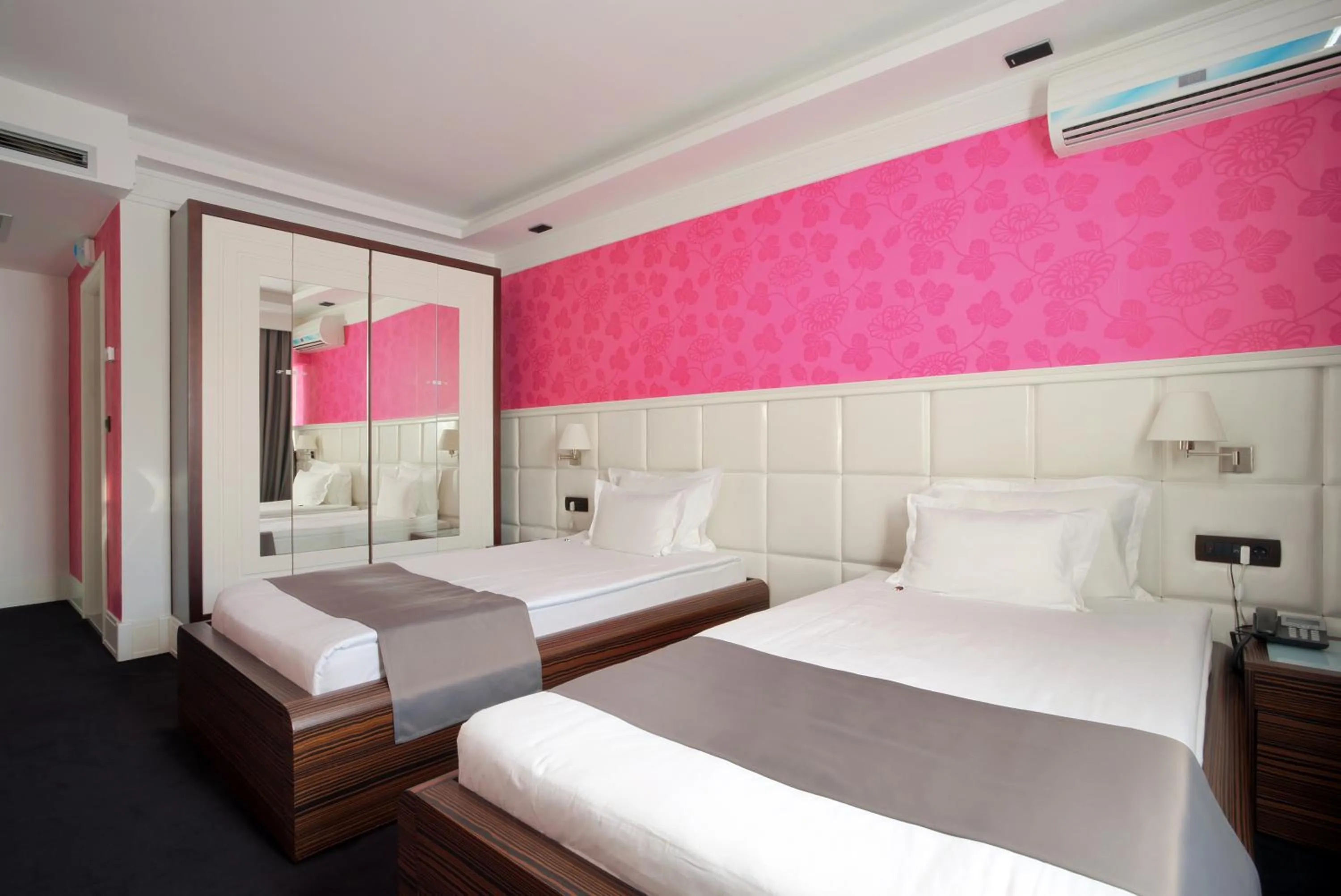 Bed in Garni Hotel Crystal