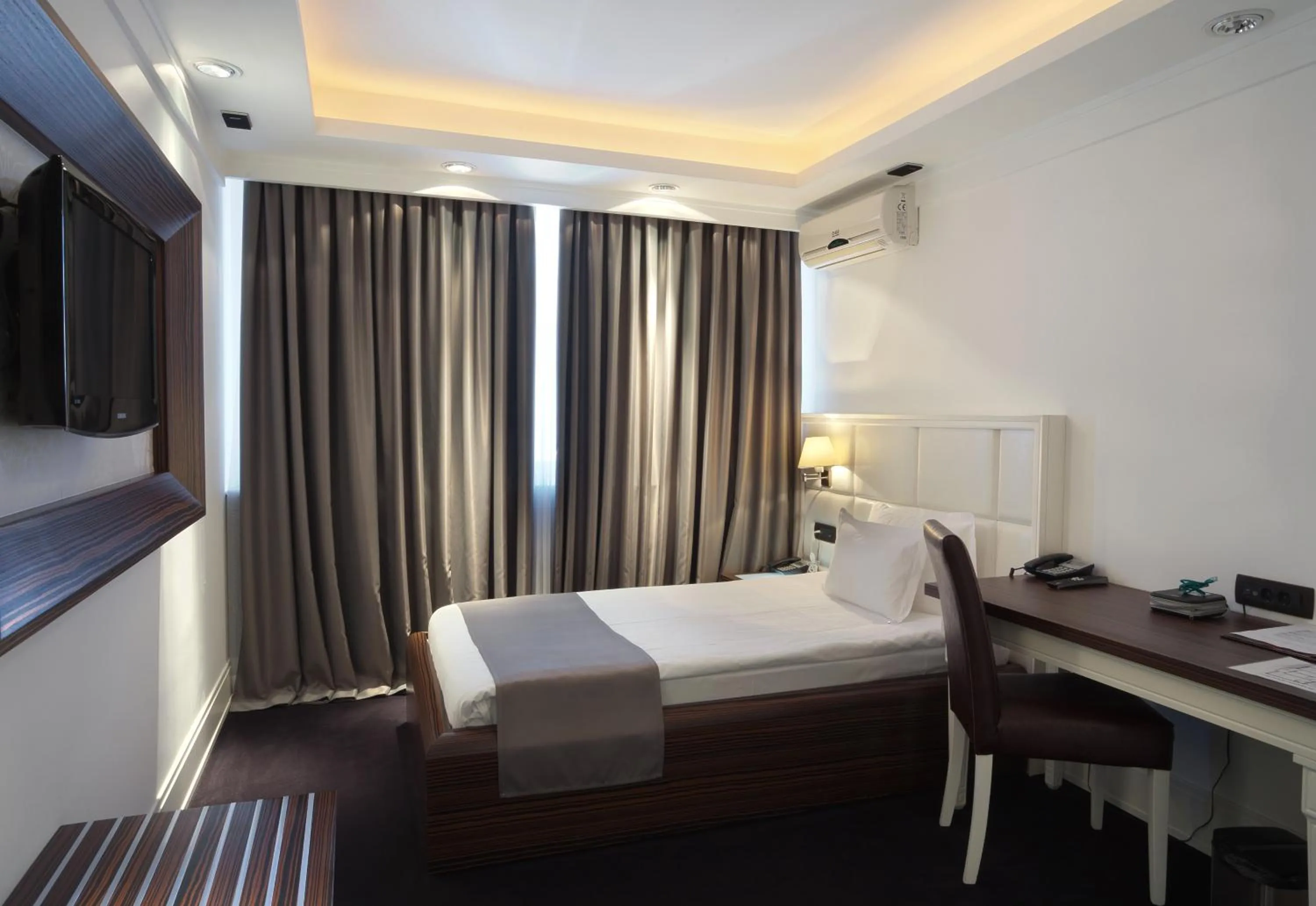 Photo of the whole room, Bed in Garni Hotel Crystal