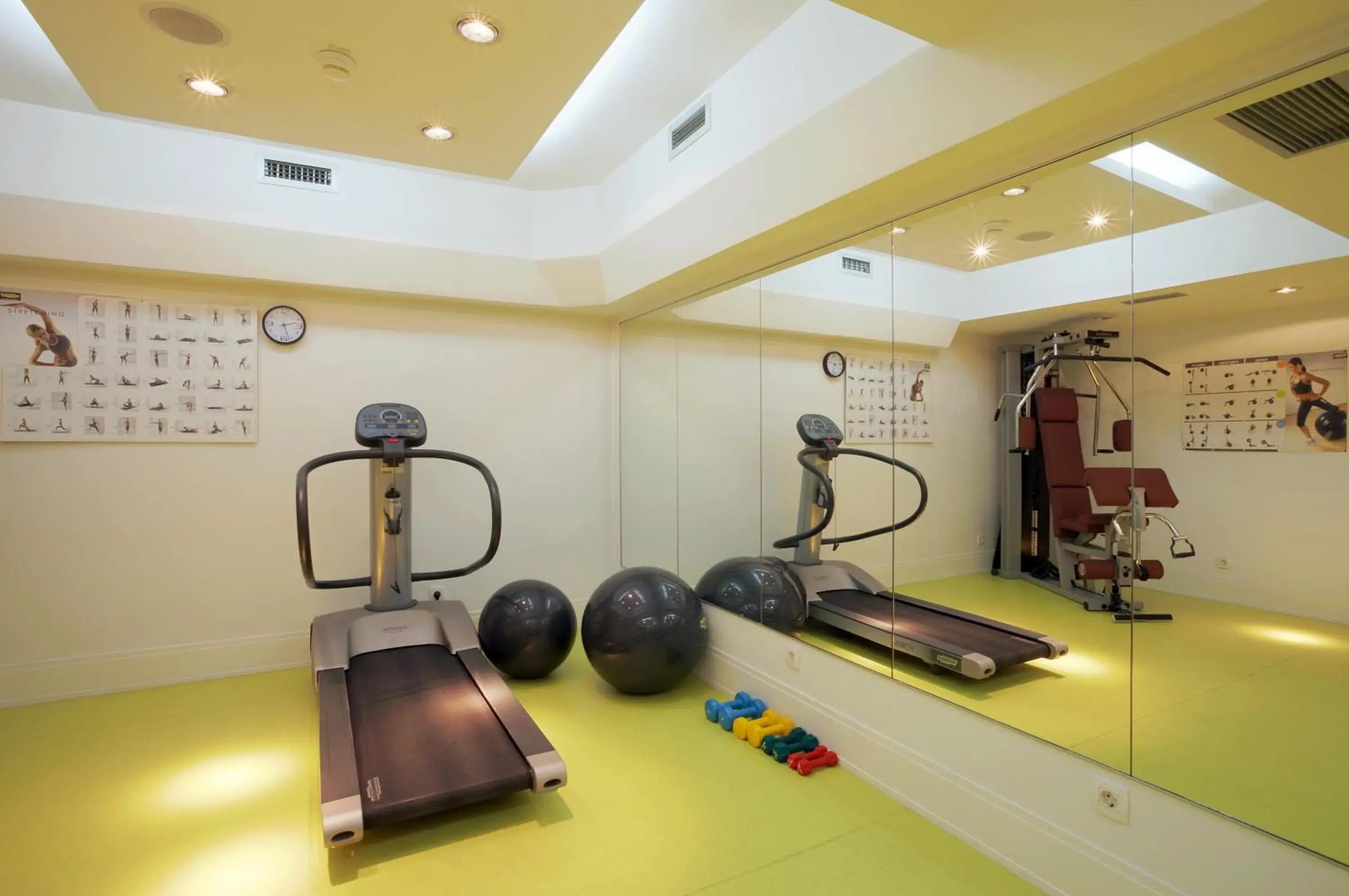 Fitness centre/facilities in Garni Hotel Crystal Fitness centre/facilities in Garni Hotel Crystal