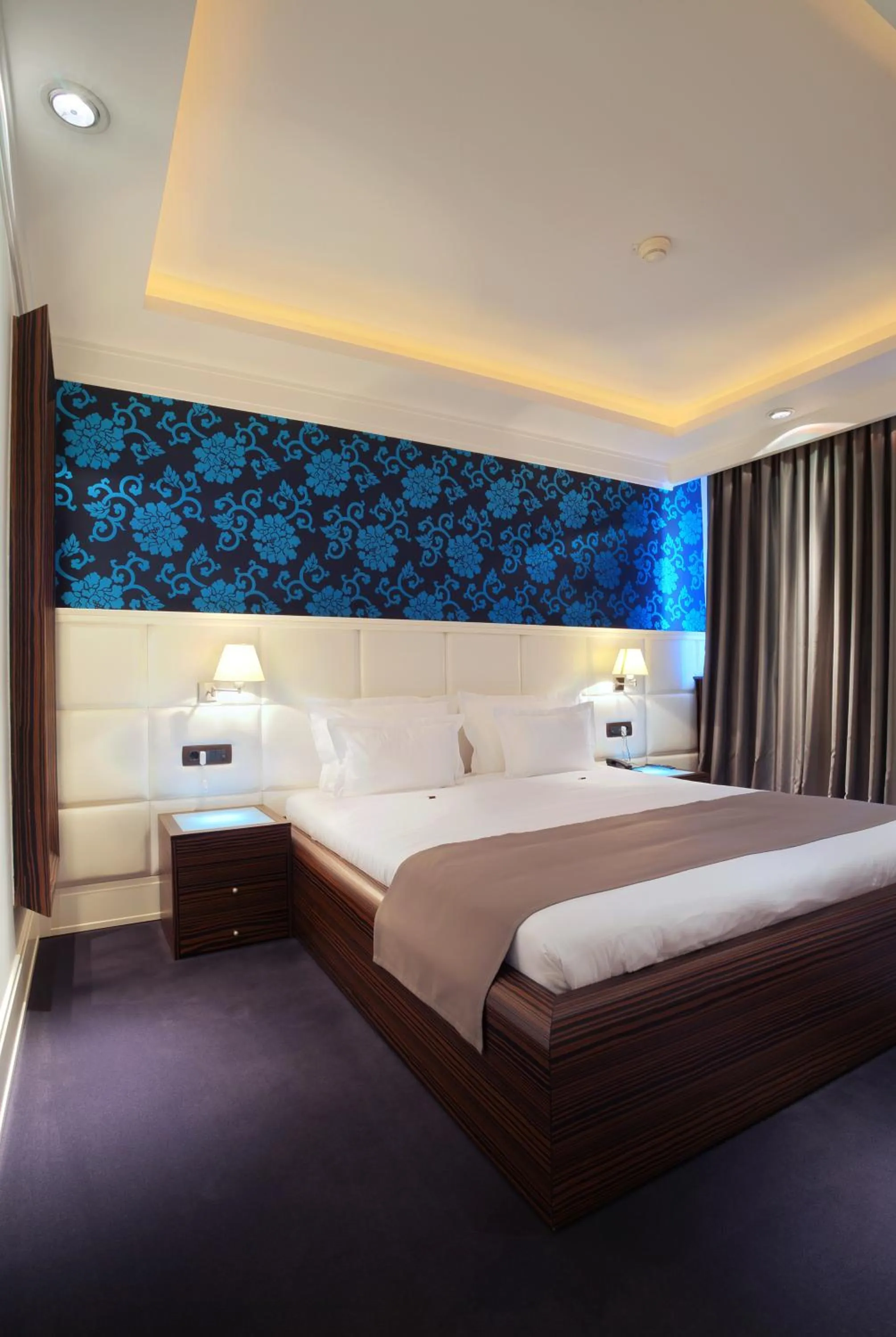 Bed in Garni Hotel Crystal