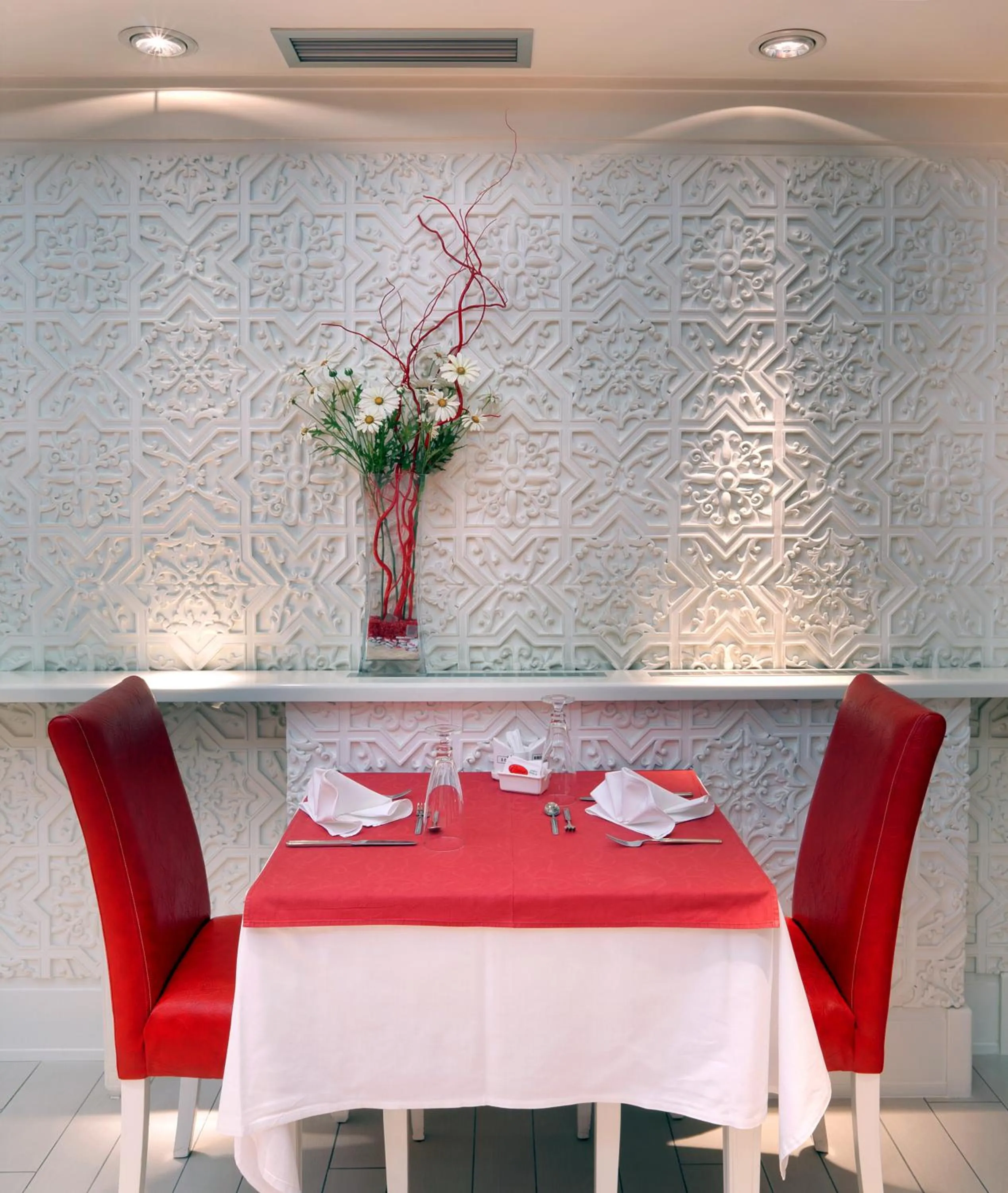 Restaurant/places to eat in Garni Hotel Crystal