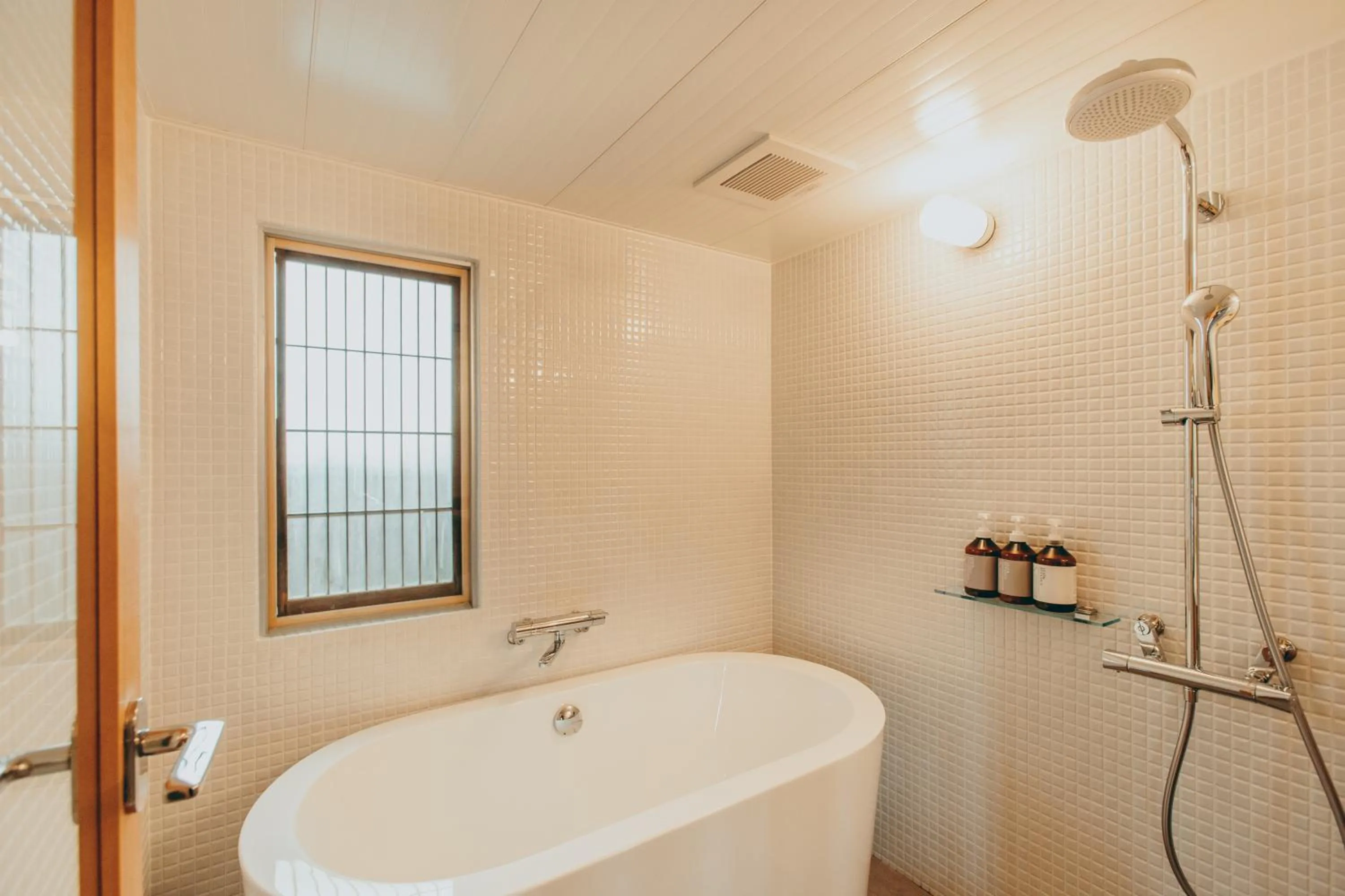 Shower in RITA Gosemachi